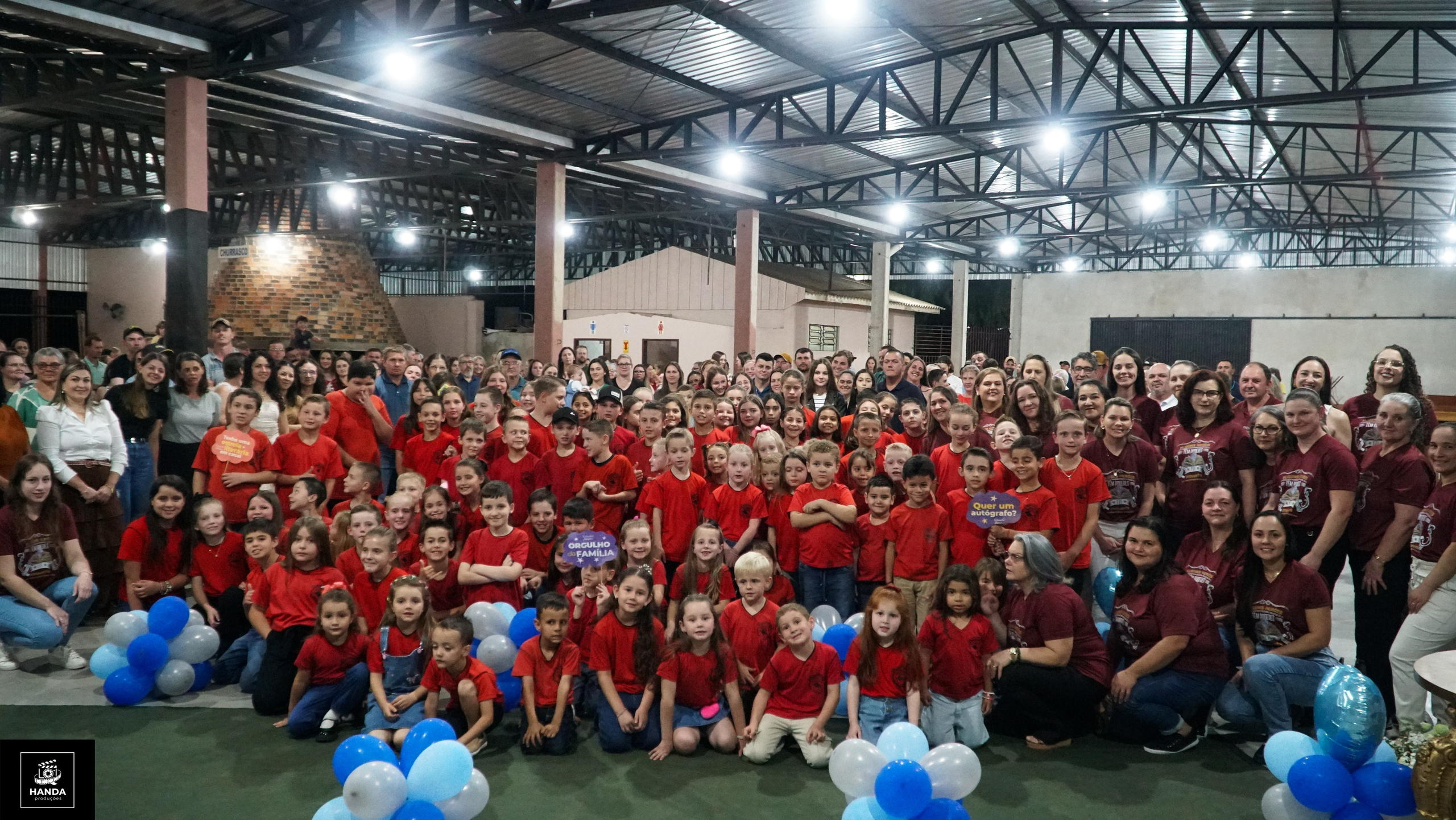Noite autógrafos colégio Aurélio Buarque de Holanda. Handa Produções