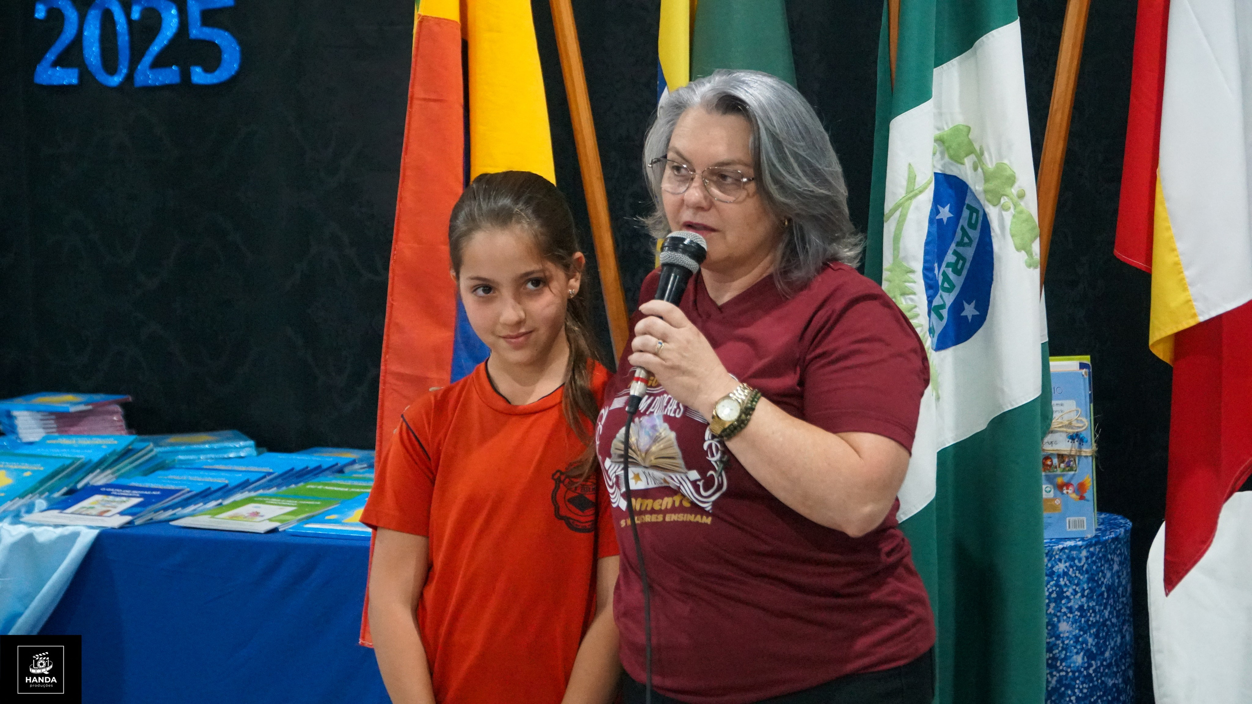 Noite autógrafos colégio Aurélio Buarque de Holanda. Handa Produções