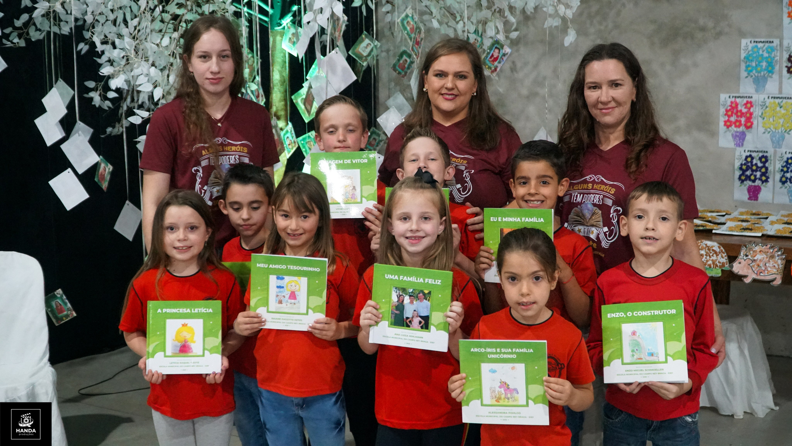 Noite autógrafos colégio Aurélio Buarque de Holanda. Handa Produções