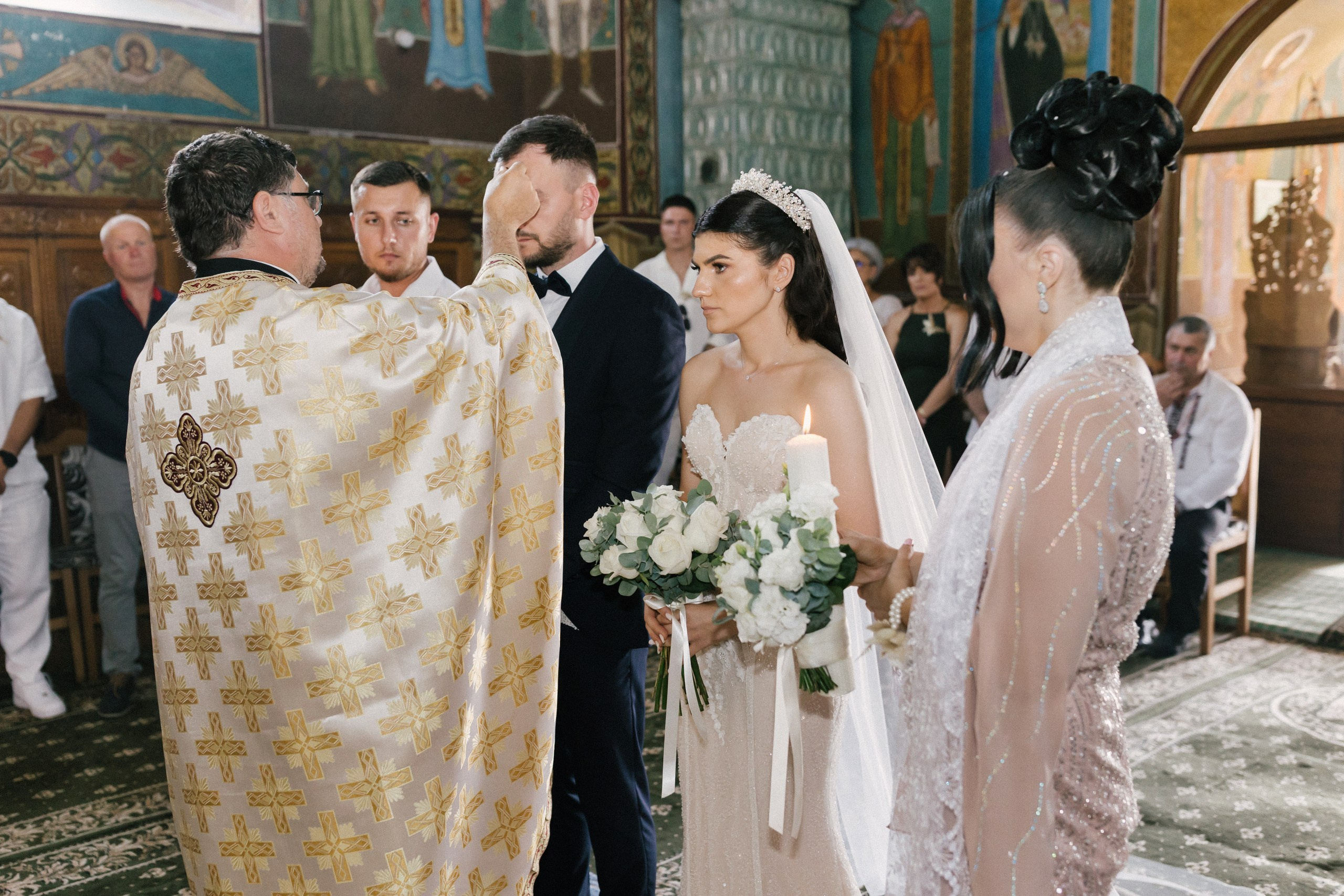 1. Mireasa Adriana în timpul pregătirilor de nuntă în Tudora Botoșani2. Costumul mirelui Ionuț fotografiat artistic în ziua nunții3. Prietenii mirelui la tradițiile de nuntă în Tudora4. Bărbieritul mirelui în cadrul obiceiurilor tradiționale de nuntă5. Fotografii de familie la biserică în ziua nunții6. Portret de familie cu mirii și copilul lor la nunta din Botoșani7. Primul dans al mirilor la Mariage Dor Baisa Botoșani8. Decor elegant de nuntă la Mariage Dor Baisa9. Emoții și tradiții la nunta din Tudora județul Botoșani10. Fotograf profesionist de nuntă în Botoșani surprinzând momente autentice - otograf-nunta-botosanifotograf-evenimente-botosanifotograf-profesionist-botosanifotograf-nunta-tudoranunta-tudora-botosanisedinta-foto-nunta-botosanipoze-nunta-botosanifotografii-nunta-tudorafotograf-cununie-religioasa-botosanibiserica-sfintii-imparati-constantin-si-elena-tudoramariage-dor-baisa-botosanirestaurant-nunta-botosanidansul-mirilor-mariage-dorpregatiri-mire-botosanipregatiri-mireasa-botosanitraditii-nunta-moldovaobiceiuri-nunta-tudorafotograf-familie-nunta-botosaniportret-miri-botosanigalerie-foto-nunta-botosanialbum-foto-nunta-botosaninunta-eleganta-botosaninunta-cu-traditii-botosanifotograf-premium-nunta-botosaniservicii-foto-video-botosanipoveste-de-nunta-botosanifotograf-documentar-nuntafotograf-natural-emotionalmiri-ionut-si-adriananunta-autentica-tudora -otograf-nunta-botosanifotograf-nunta-tudoranunta-tudora-botosanifotograf-evenimente-botosanifotograf-profesionist-botosaniservicii-foto-video-botosanigalerie-foto-nunta-botosanialbum-foto-nunta-botosani - nunta-autentica-botosaninunta-cu-traditii-botosanipoveste-de-nunta-botosanifotografii-emotionante-nuntamomente-autentice-nuntafotografie-documentara-nuntafotograf-natural-nunta- pregatiri-miri-tudorabiserica-tudora-botosanicununie-religioasa-tudoramariage-dor-baisa-botosanipetrecere-nunta-botosanivalsul-mirilor-botosani - alino-foto-studio-botosaniionut-si-adriana-nunta-tudorafotograf-alin-chirila-botosani