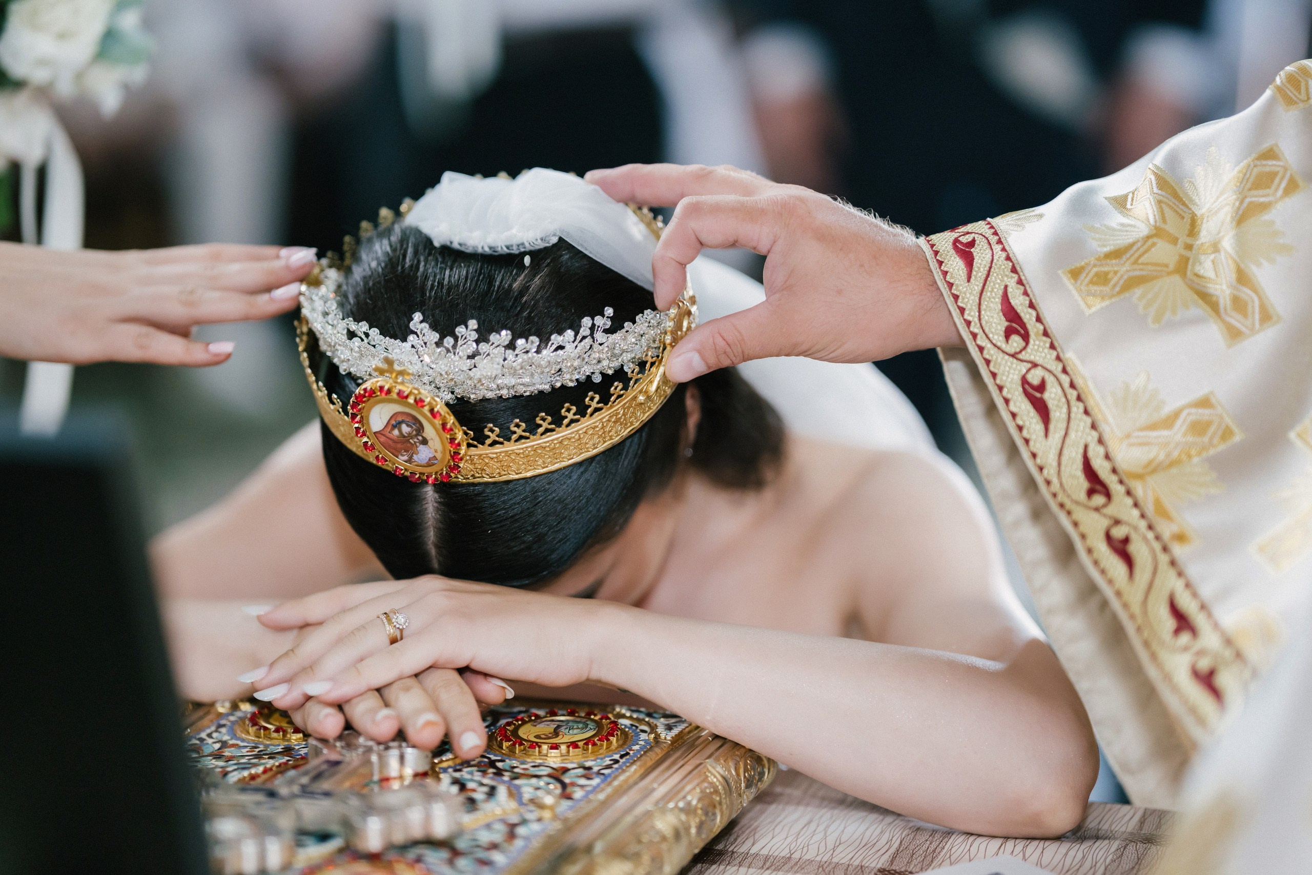 1. Mireasa Adriana în timpul pregătirilor de nuntă în Tudora Botoșani2. Costumul mirelui Ionuț fotografiat artistic în ziua nunții3. Prietenii mirelui la tradițiile de nuntă în Tudora4. Bărbieritul mirelui în cadrul obiceiurilor tradiționale de nuntă5. Fotografii de familie la biserică în ziua nunții6. Portret de familie cu mirii și copilul lor la nunta din Botoșani7. Primul dans al mirilor la Mariage Dor Baisa Botoșani8. Decor elegant de nuntă la Mariage Dor Baisa9. Emoții și tradiții la nunta din Tudora județul Botoșani10. Fotograf profesionist de nuntă în Botoșani surprinzând momente autentice - otograf-nunta-botosanifotograf-evenimente-botosanifotograf-profesionist-botosanifotograf-nunta-tudoranunta-tudora-botosanisedinta-foto-nunta-botosanipoze-nunta-botosanifotografii-nunta-tudorafotograf-cununie-religioasa-botosanibiserica-sfintii-imparati-constantin-si-elena-tudoramariage-dor-baisa-botosanirestaurant-nunta-botosanidansul-mirilor-mariage-dorpregatiri-mire-botosanipregatiri-mireasa-botosanitraditii-nunta-moldovaobiceiuri-nunta-tudorafotograf-familie-nunta-botosaniportret-miri-botosanigalerie-foto-nunta-botosanialbum-foto-nunta-botosaninunta-eleganta-botosaninunta-cu-traditii-botosanifotograf-premium-nunta-botosaniservicii-foto-video-botosanipoveste-de-nunta-botosanifotograf-documentar-nuntafotograf-natural-emotionalmiri-ionut-si-adriananunta-autentica-tudora -otograf-nunta-botosanifotograf-nunta-tudoranunta-tudora-botosanifotograf-evenimente-botosanifotograf-profesionist-botosaniservicii-foto-video-botosanigalerie-foto-nunta-botosanialbum-foto-nunta-botosani - nunta-autentica-botosaninunta-cu-traditii-botosanipoveste-de-nunta-botosanifotografii-emotionante-nuntamomente-autentice-nuntafotografie-documentara-nuntafotograf-natural-nunta- pregatiri-miri-tudorabiserica-tudora-botosanicununie-religioasa-tudoramariage-dor-baisa-botosanipetrecere-nunta-botosanivalsul-mirilor-botosani - alino-foto-studio-botosaniionut-si-adriana-nunta-tudorafotograf-alin-chirila-botosani