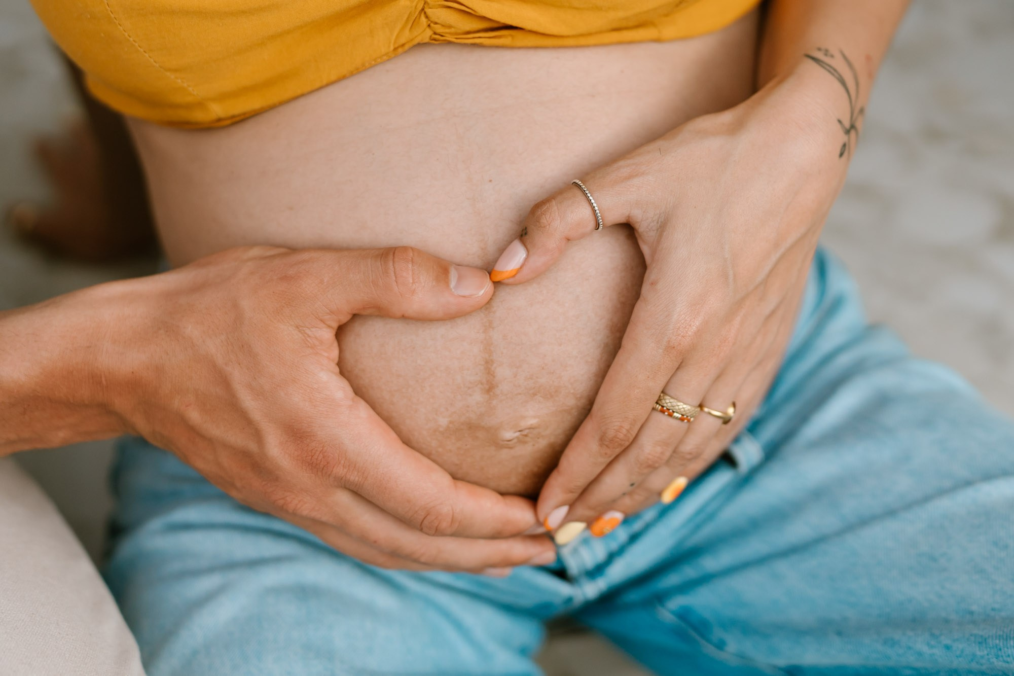 LARISSA & SJUUL MATERNITY. Female Photographer in Bali