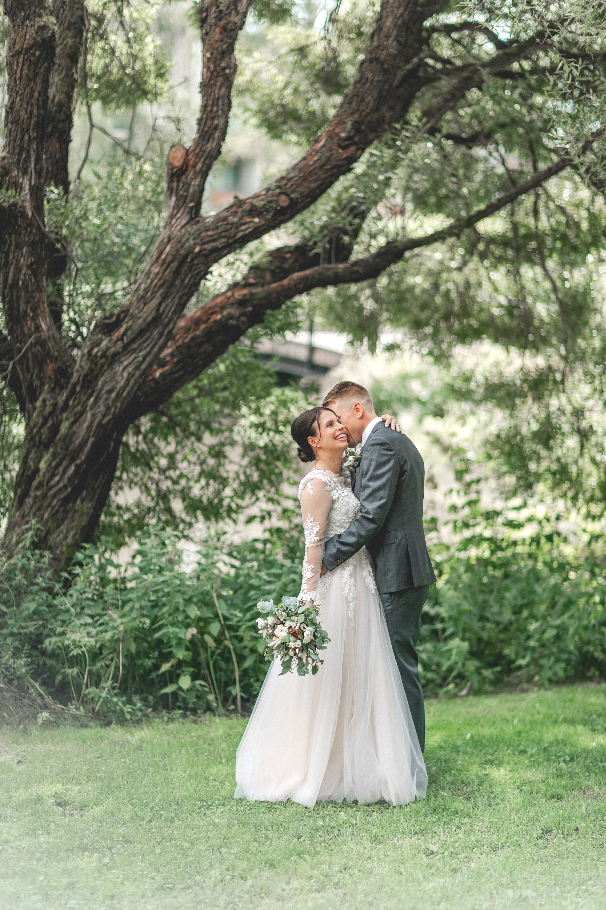 Hinnasto. Valokuvausta Helsingissä, Uudella Maalla ja muualla Suomessa. Olen valokuvaaja, joka kuvaa hääkuvia ja tapahtumia