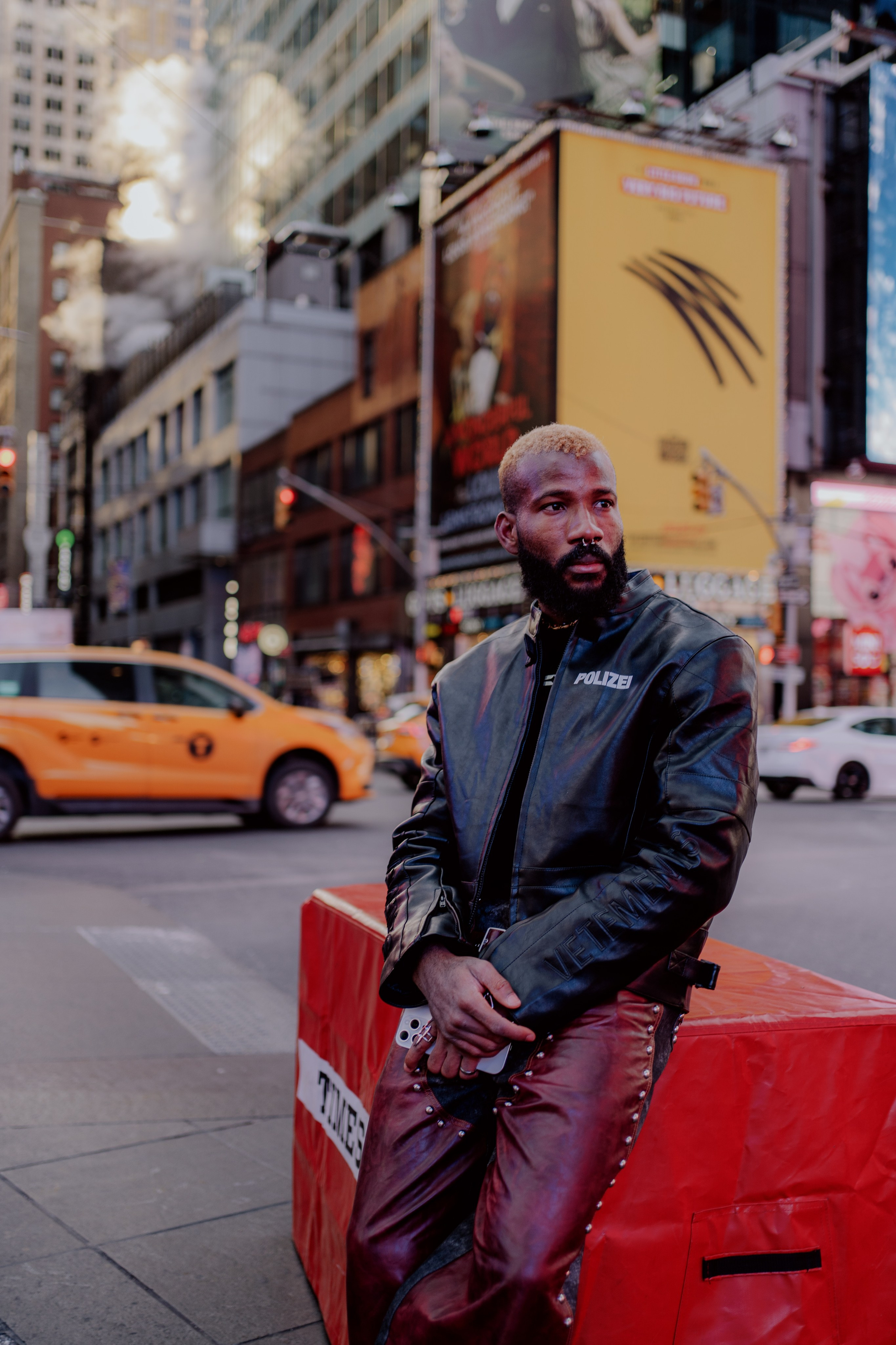 Times Square and 5th avenue. Videographer and photographer in New York // MAKAROV.VIDEO