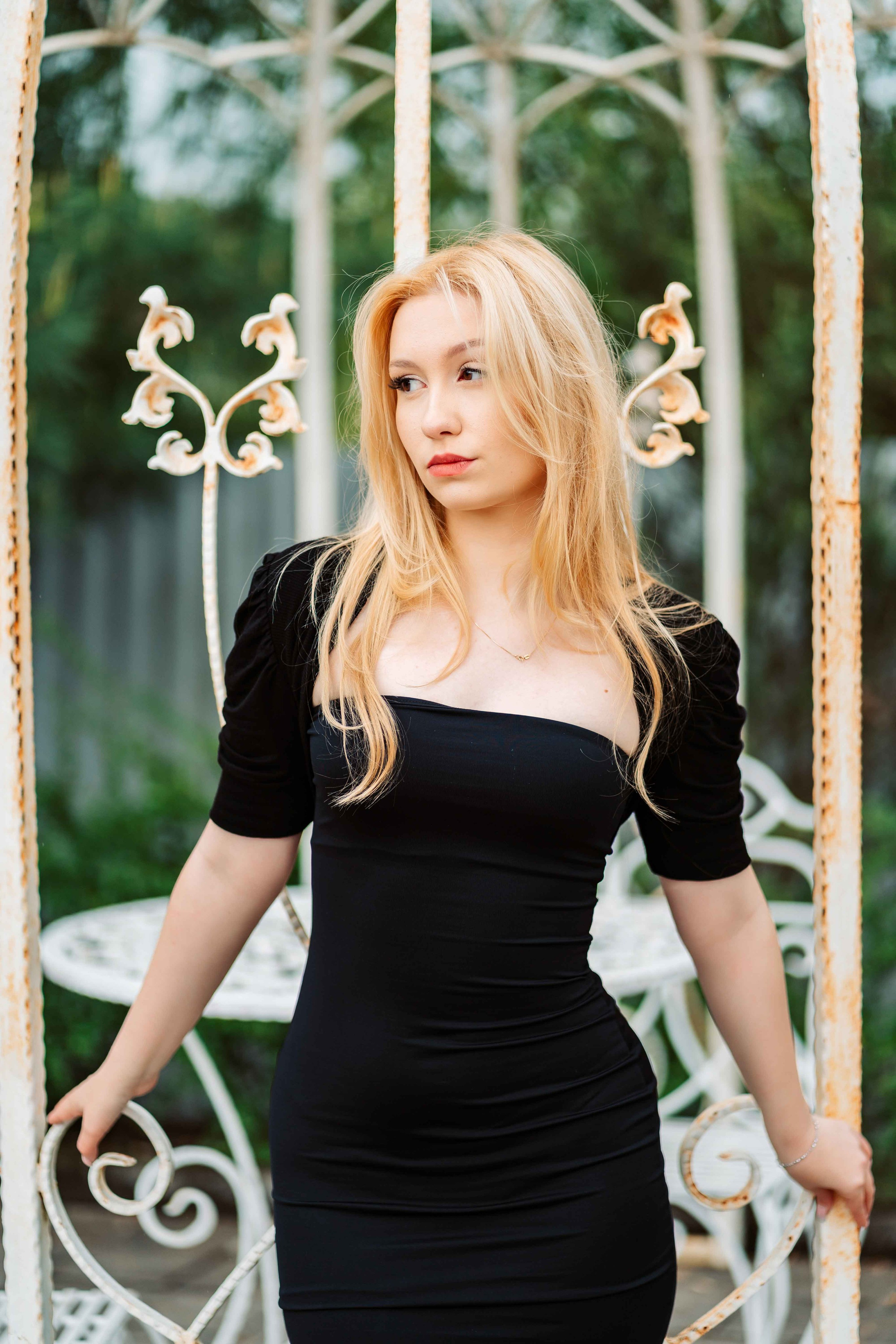 12F — Pedagogic. Contrast Studio