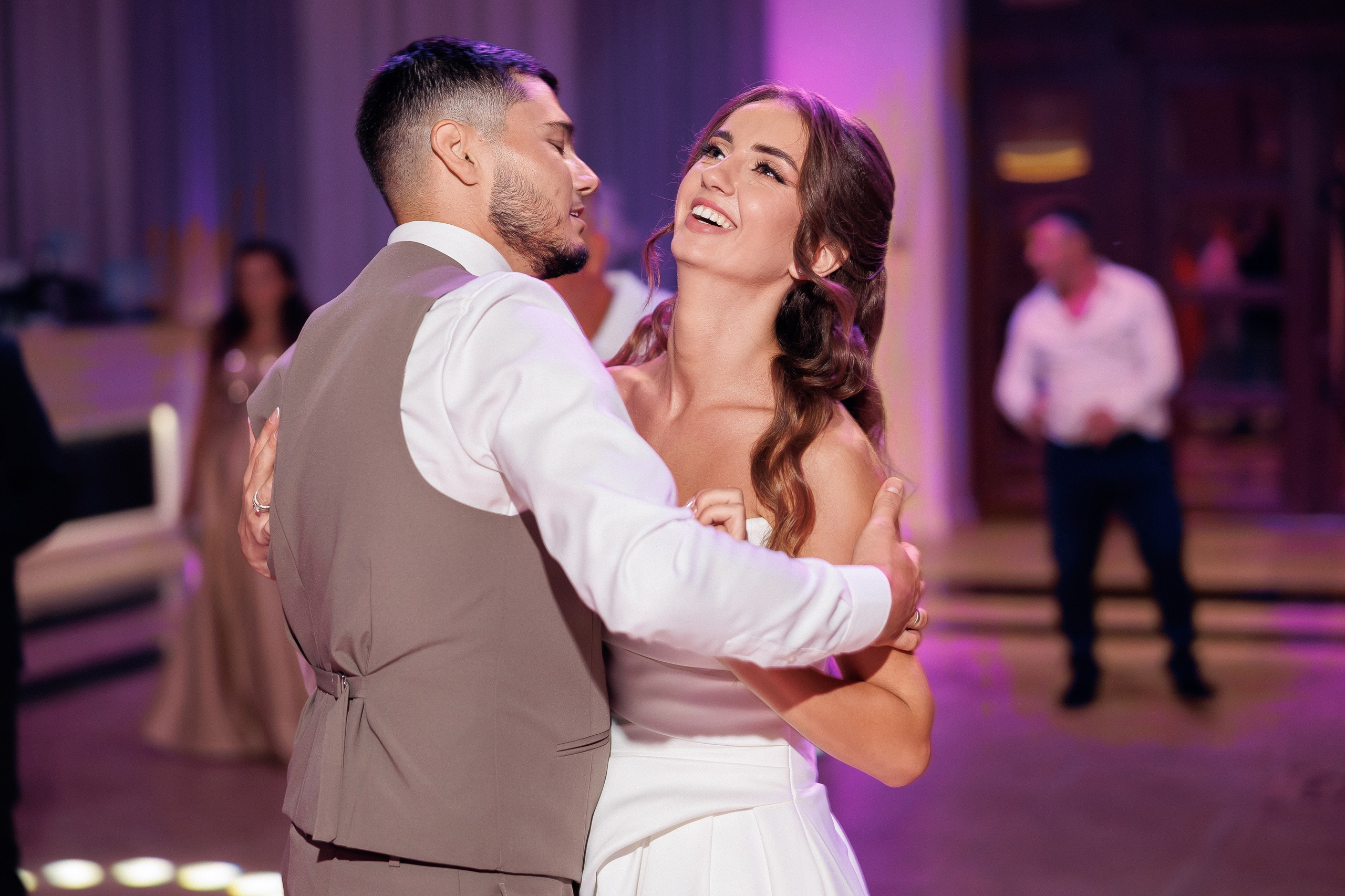 Eugen & Livia — Grand Elysee — Wedding Day. Servicii Foto și Video 067188353