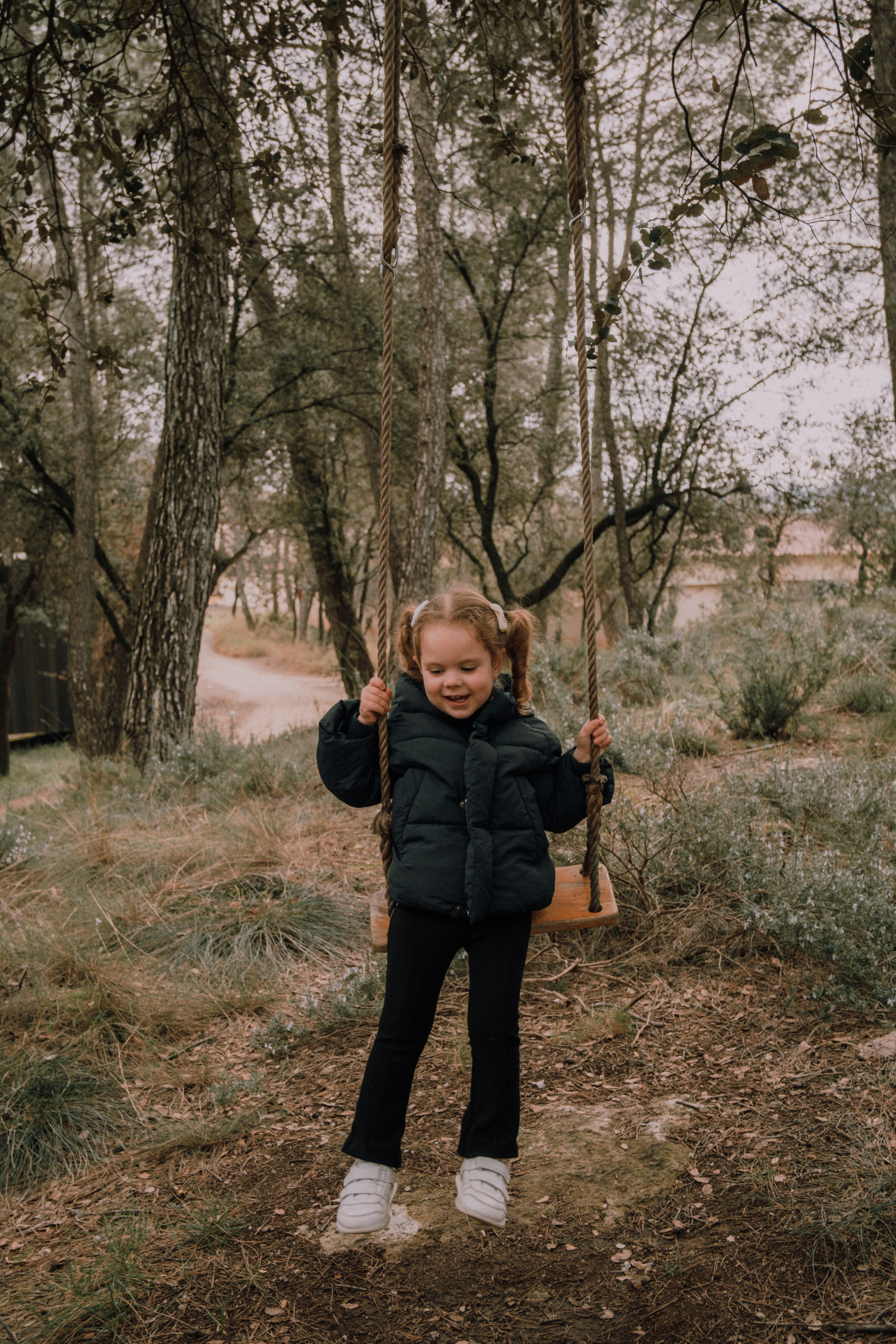 Sesión familiar en el bosque. Fotografía profesional en Calafell - Elena Medvedeva