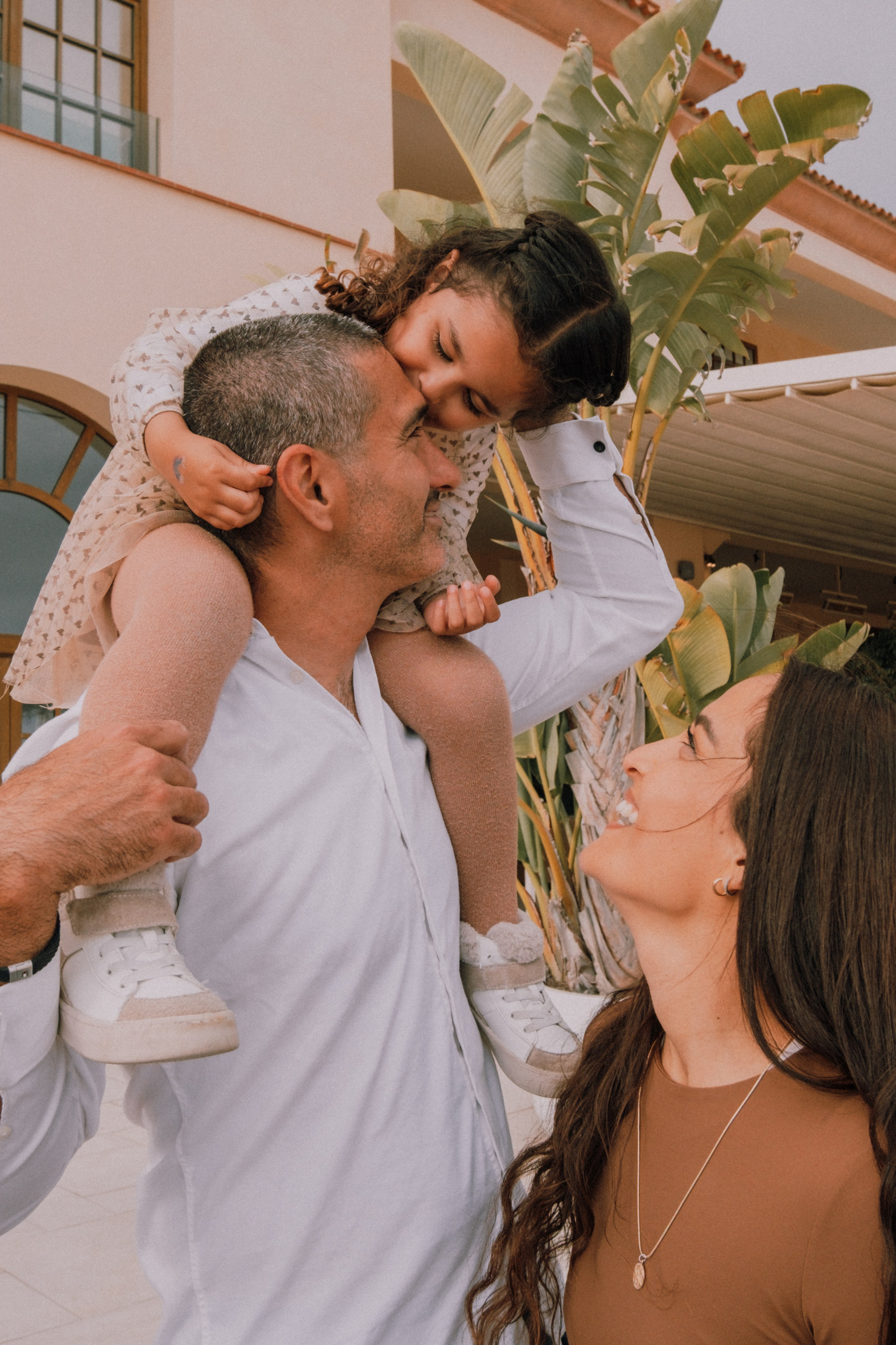 Sesión familiar en la playa. Fotografía profesional en Calafell - Elena Medvedeva