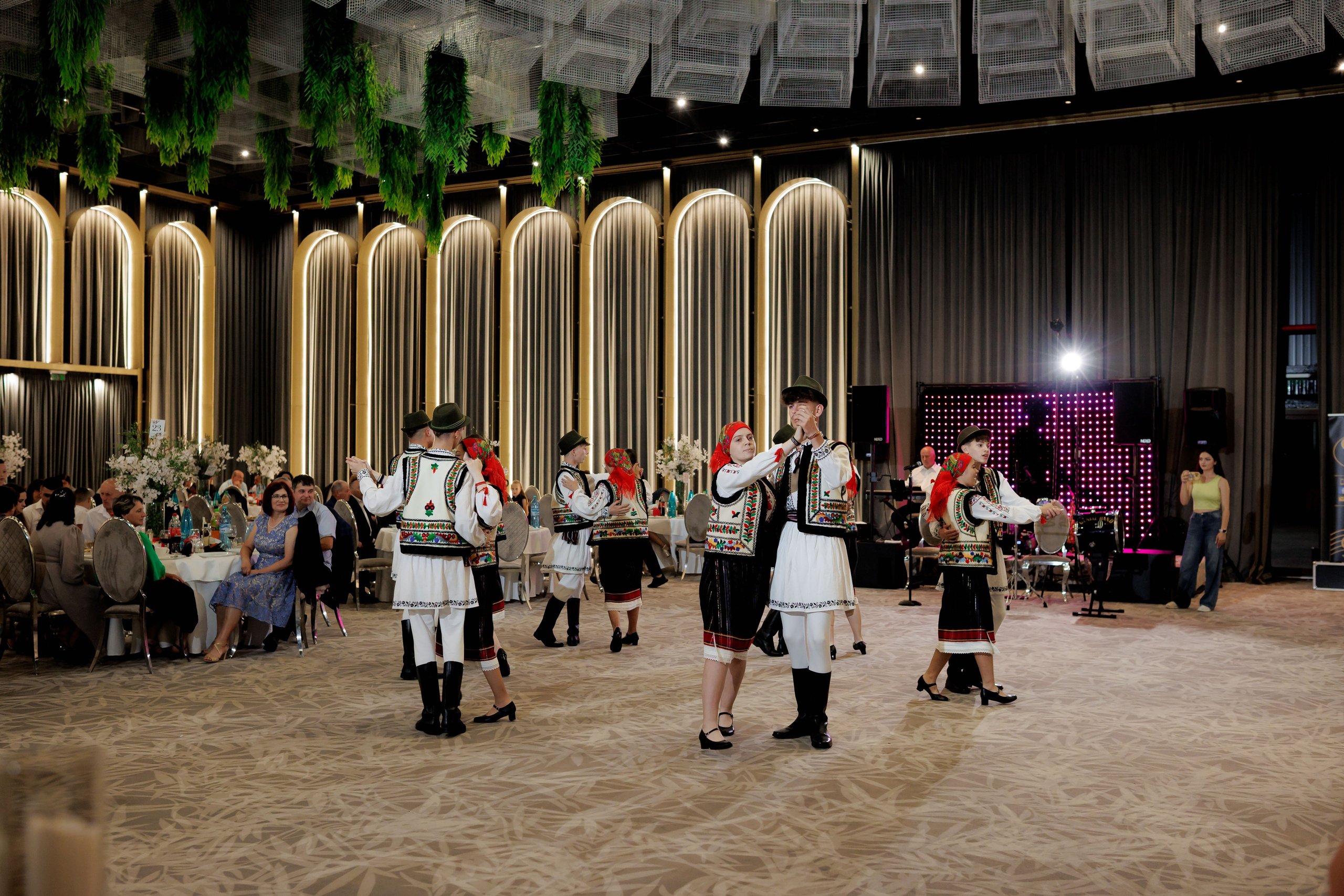 Nunta Nicoleta & Răzvan | Fotografie & Videografie Profesională. Servicii foto-video profesionale, pentru momente de neuitat