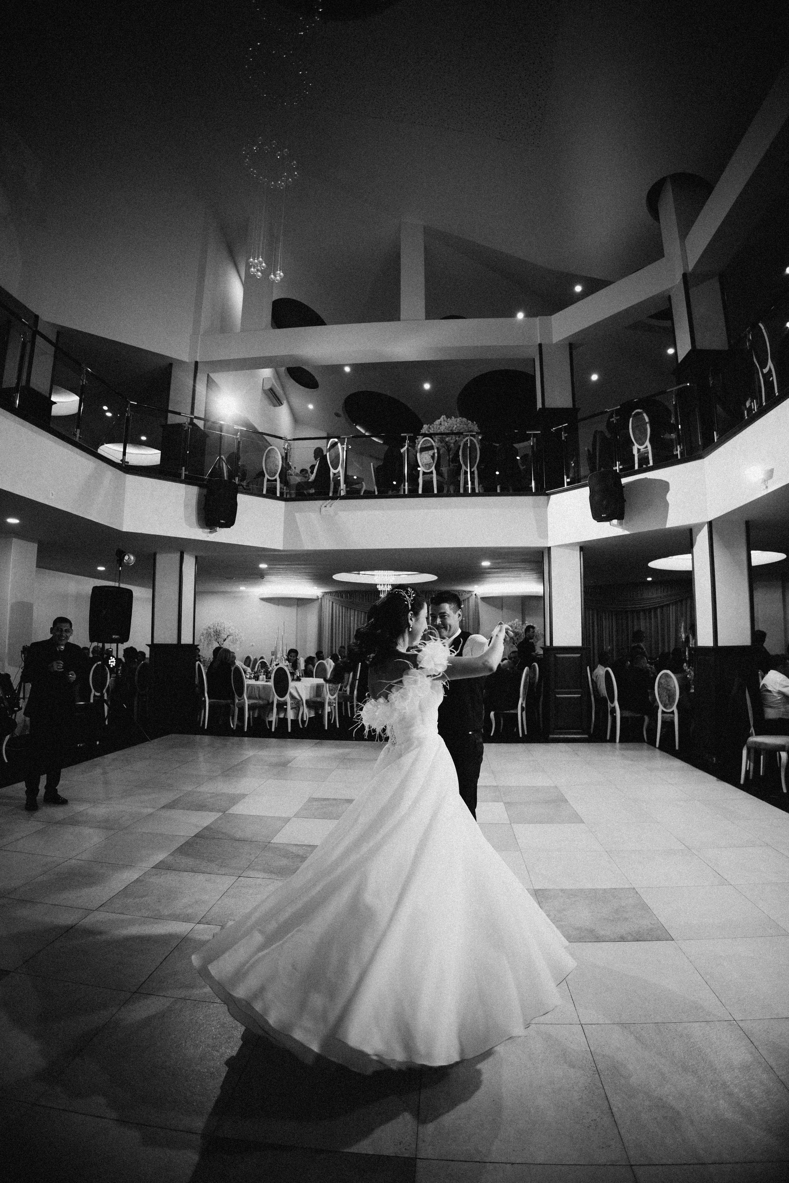 Loredana & Emilian – Ziua Nunții | Videografie - fotografie Botez Suceava, Iași, Botoșani. Servicii foto-video profesionale, pentru momente de neuitat