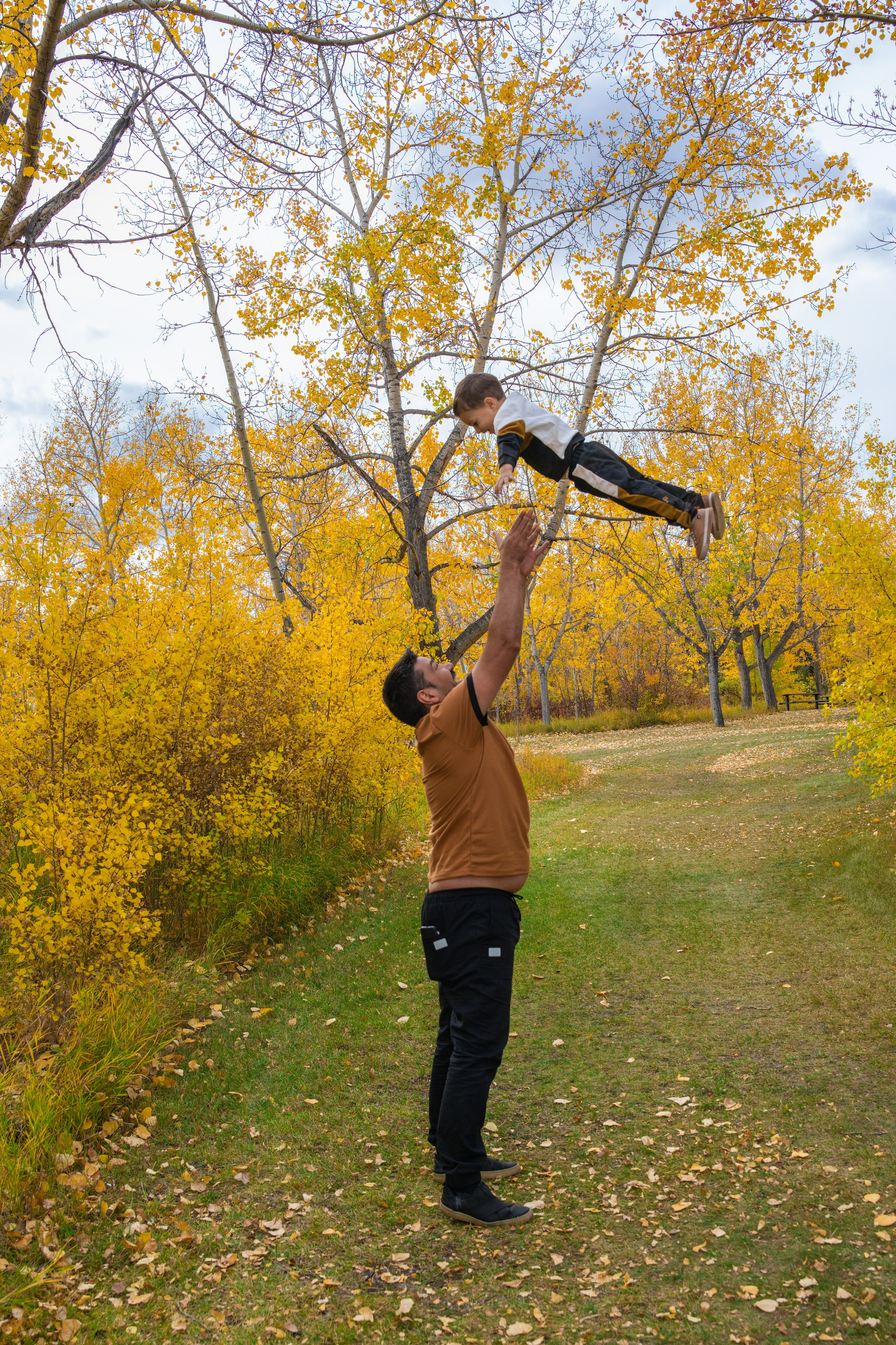 Ariana’s Family. Carlos Lima Photography — Photographer in Calgary