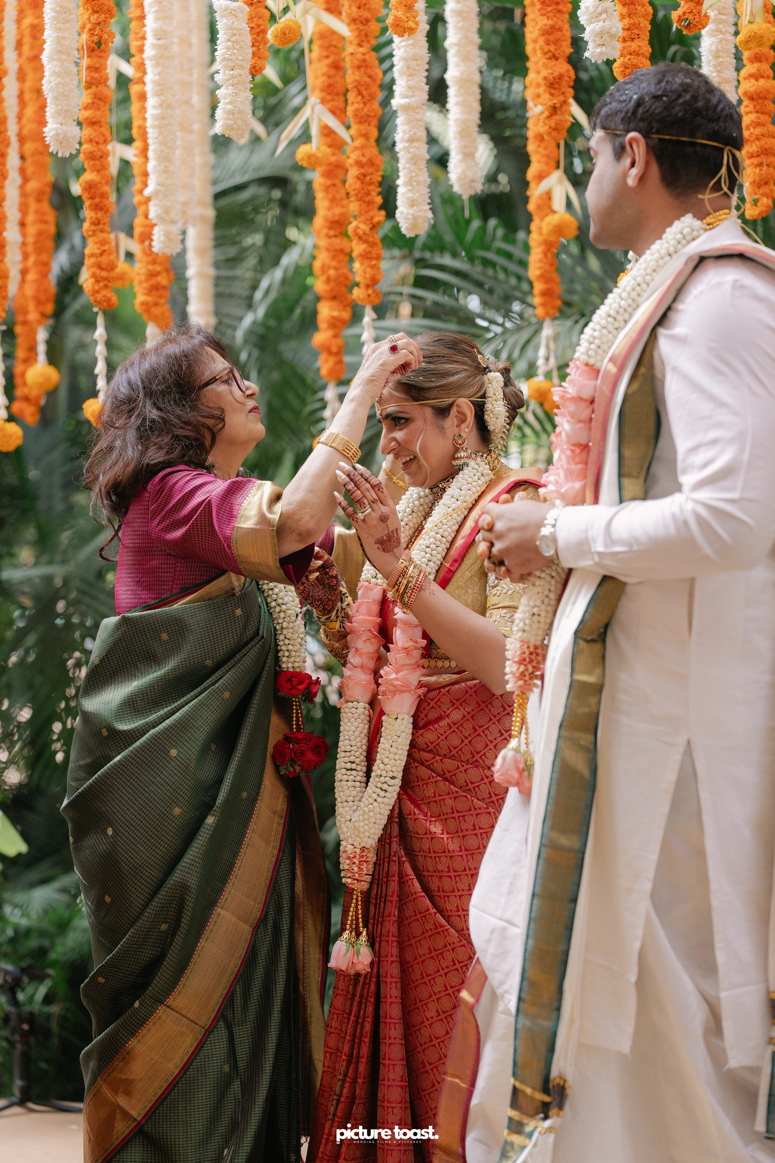 South Indian Wedding Ft. Aashna & Rajiv. Fine art Wedding Photographers in India & Canada