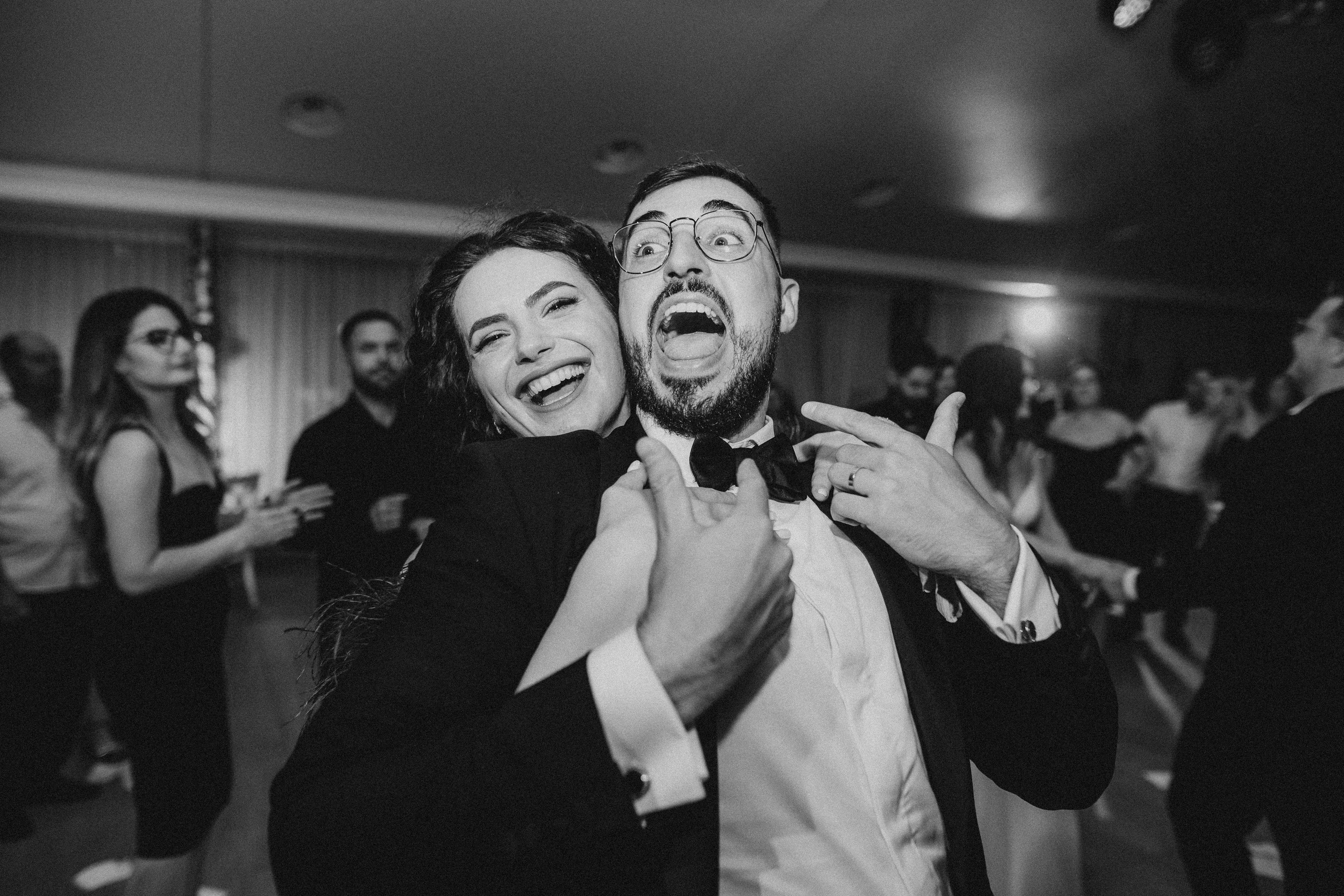 Cununie civila in aer liber , artificii de zi colorate , decor nunta , nunta la Hotel Traian. Proud Vision Weddings | Wedding Photography & Film — Servicii profesionale Foto Video Nunta Iasi