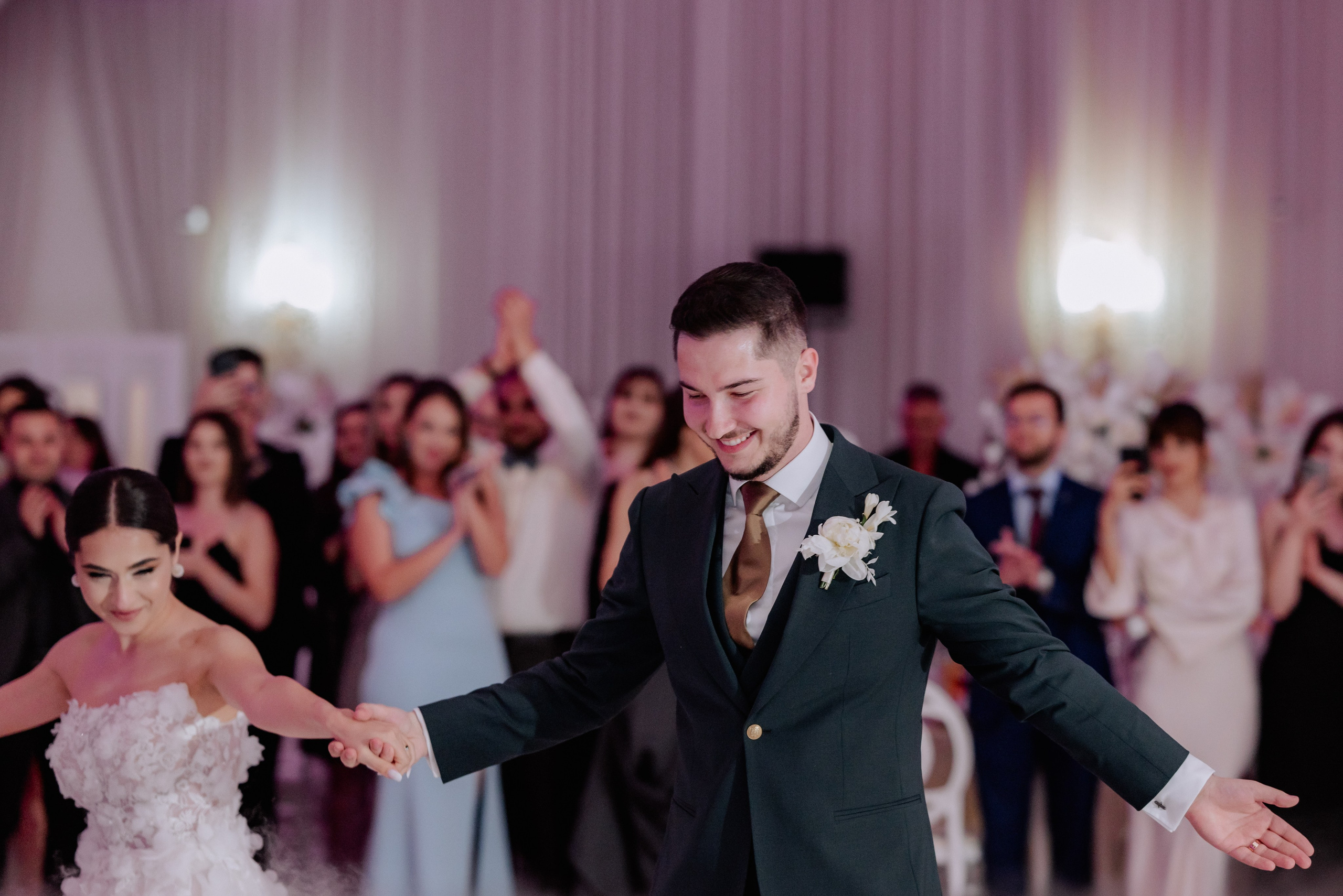 Nunta la Hotel Capitol Iasi. Proud Vision Weddings | Wedding Photography & Film — Servicii profesionale Foto Video Nunta Iasi