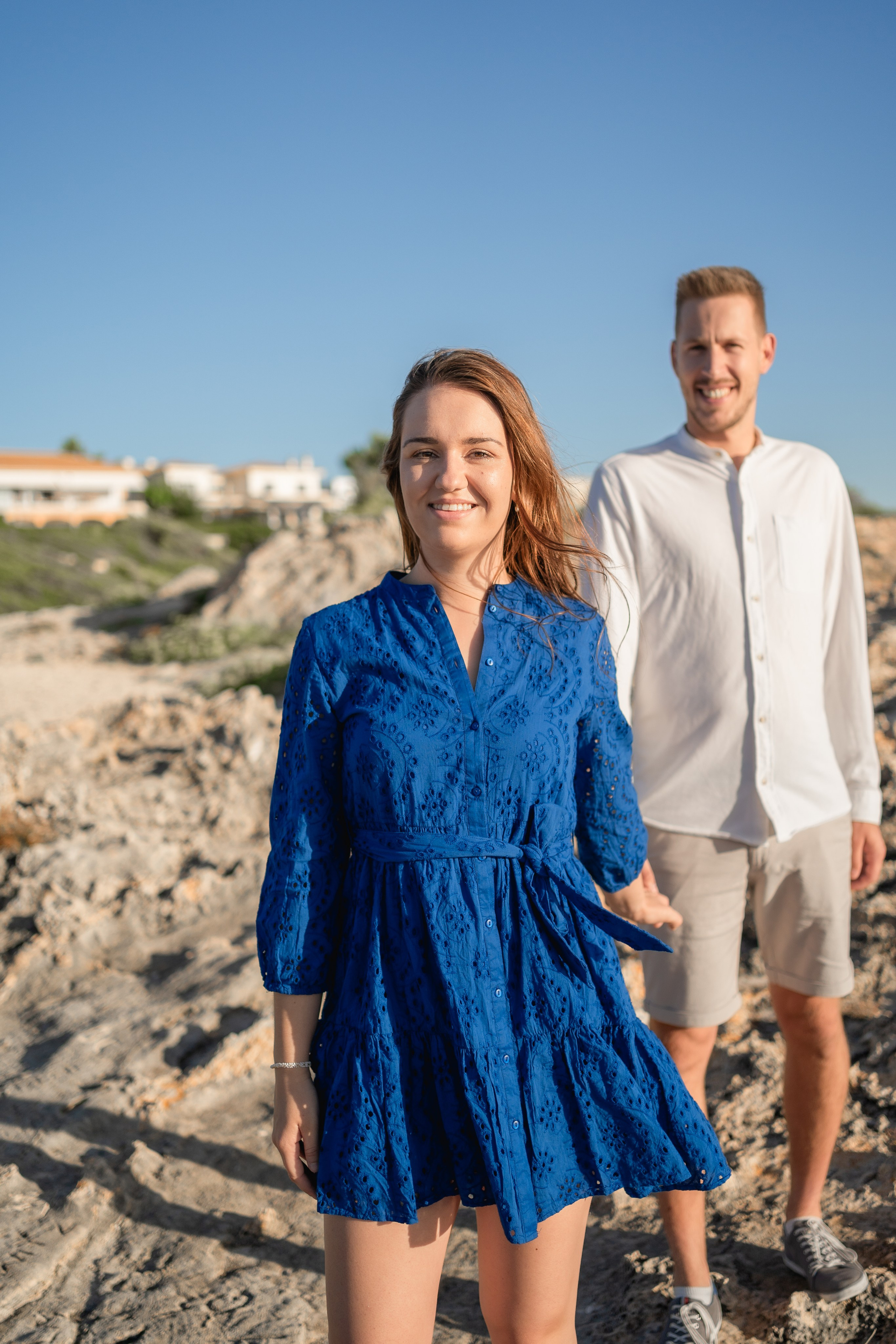 Romantischer Heiratsantrag auf Mallorca – Überraschung am Meer. Deine Fotografin auf Mallorca für Familien und Business