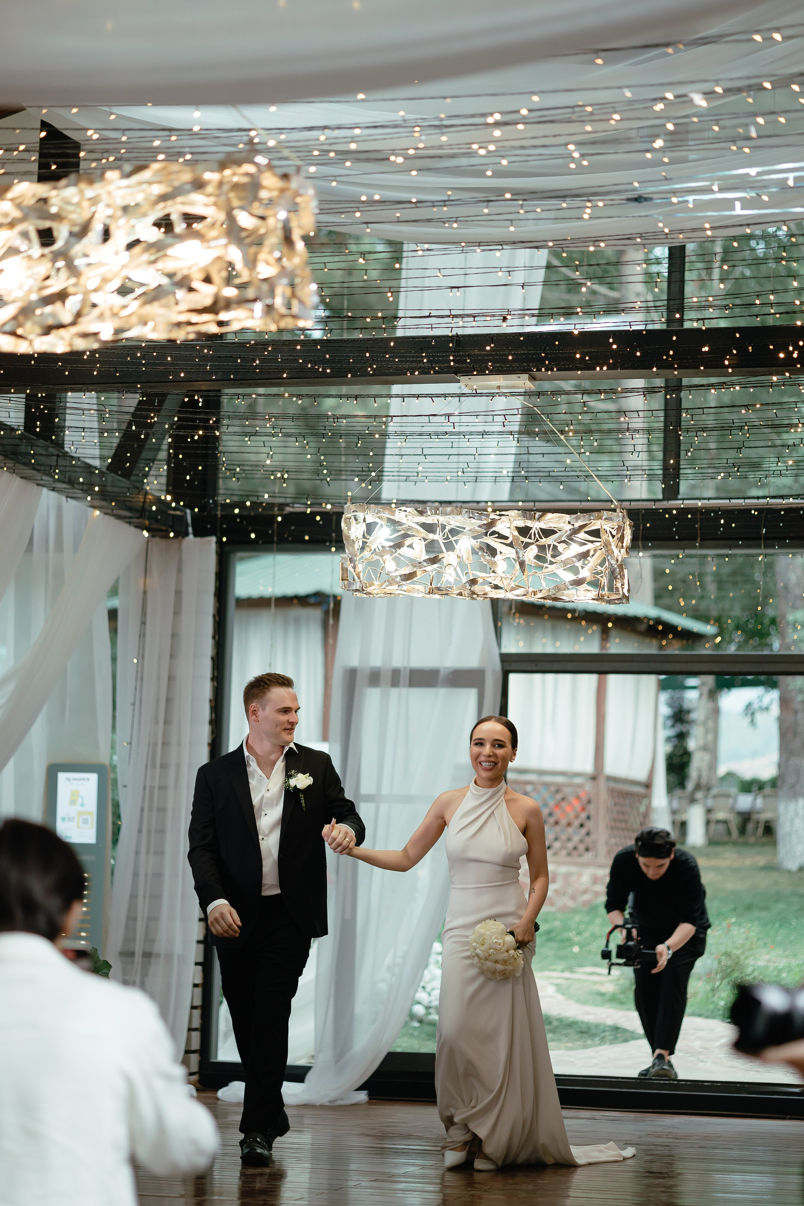 Thomas & Suyumbika. Главная