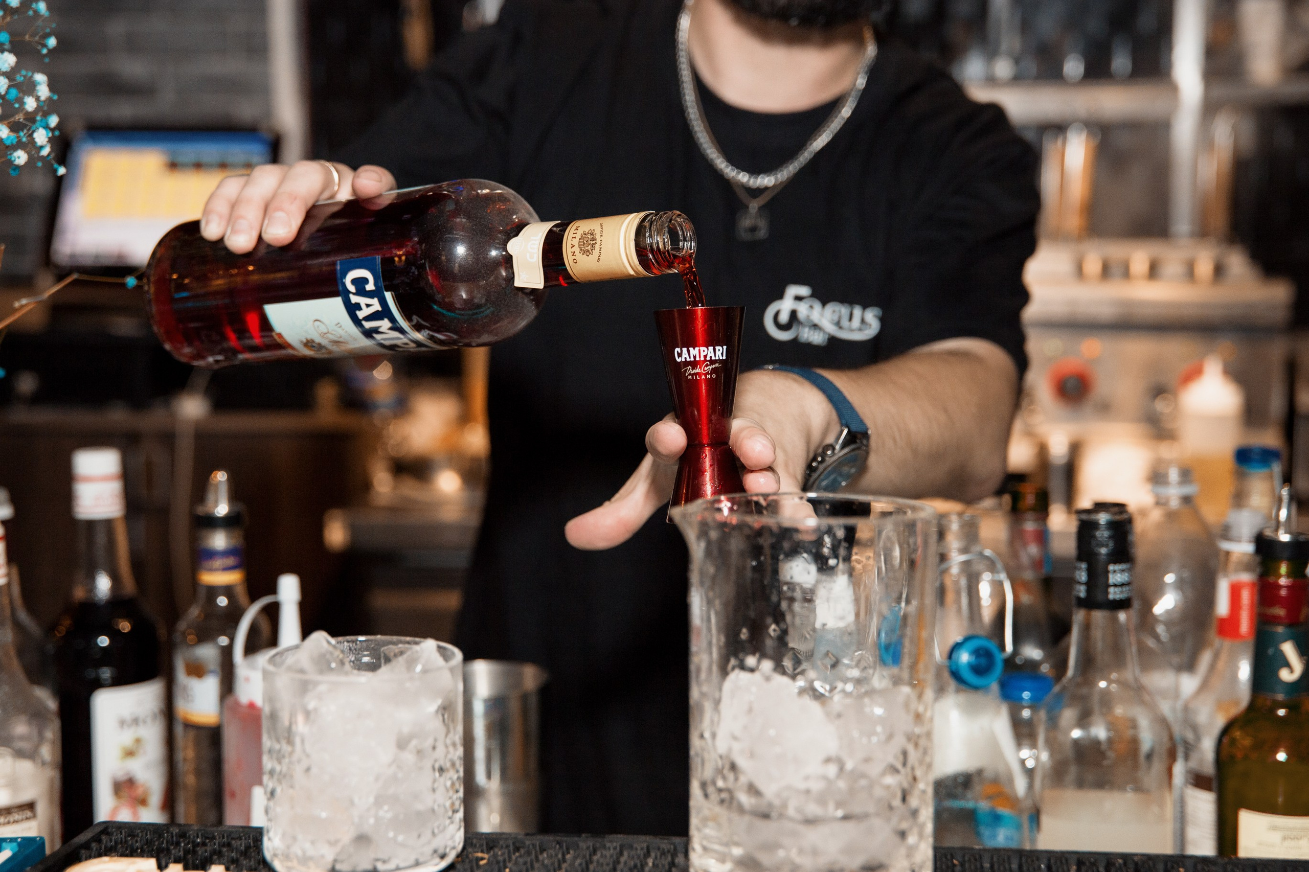 Контентная съемка для бара Focus. Портретный и репортажный фотограф в Израиле Рома Бирман