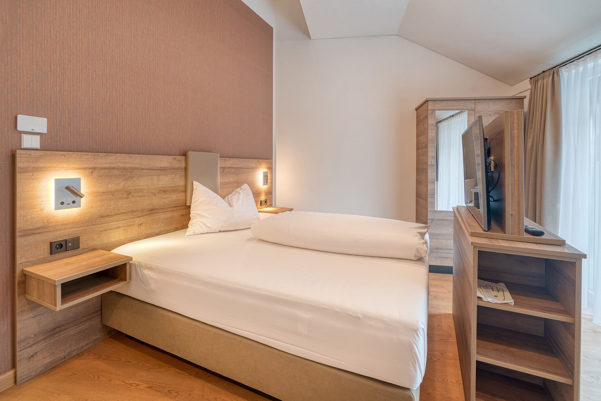 Beautiful photo shoot in Munich for a hotel WESTSIDE Hotel Garni. Photographer in Yerevan