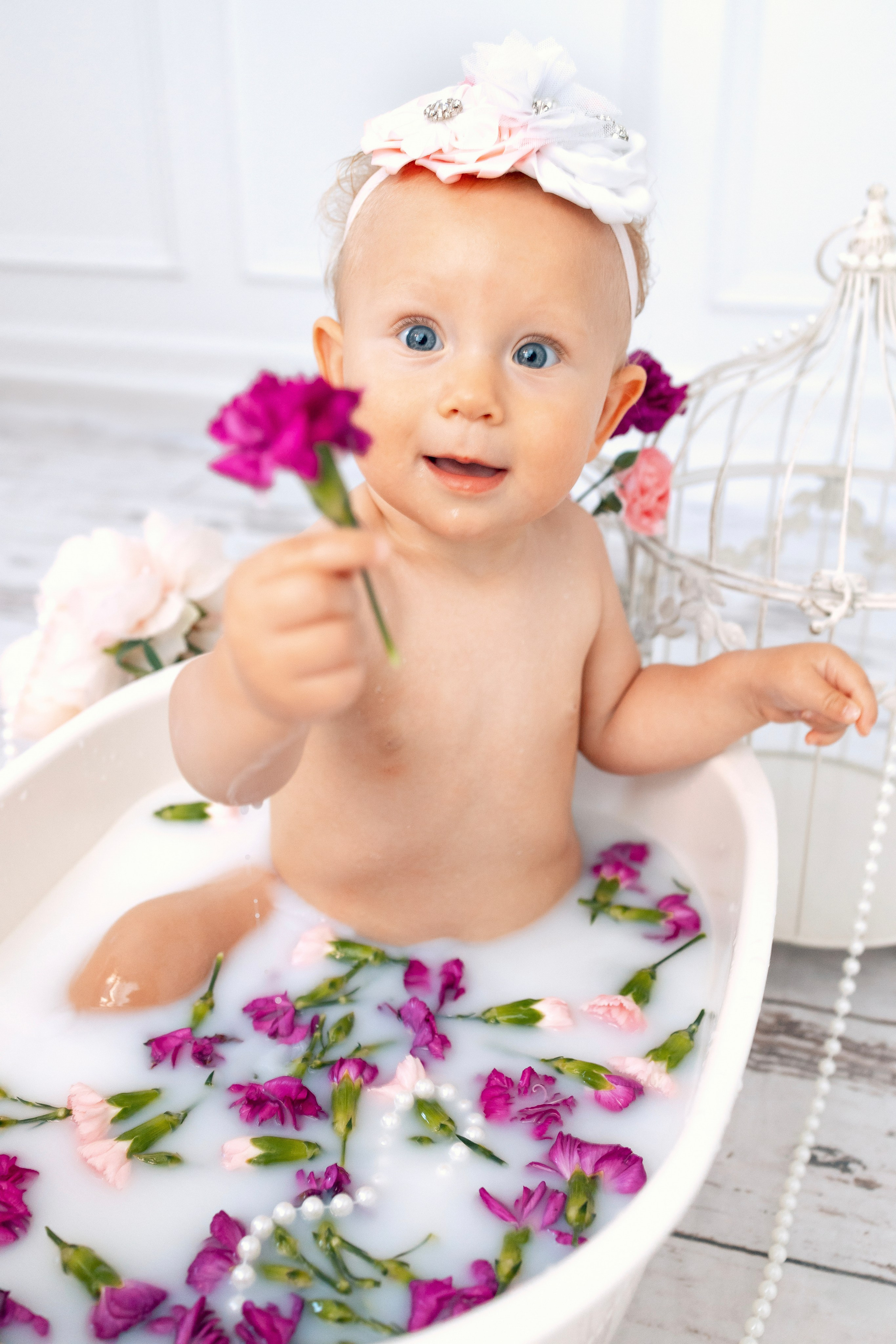 Milk bath. Anaeliseevaphoto.com