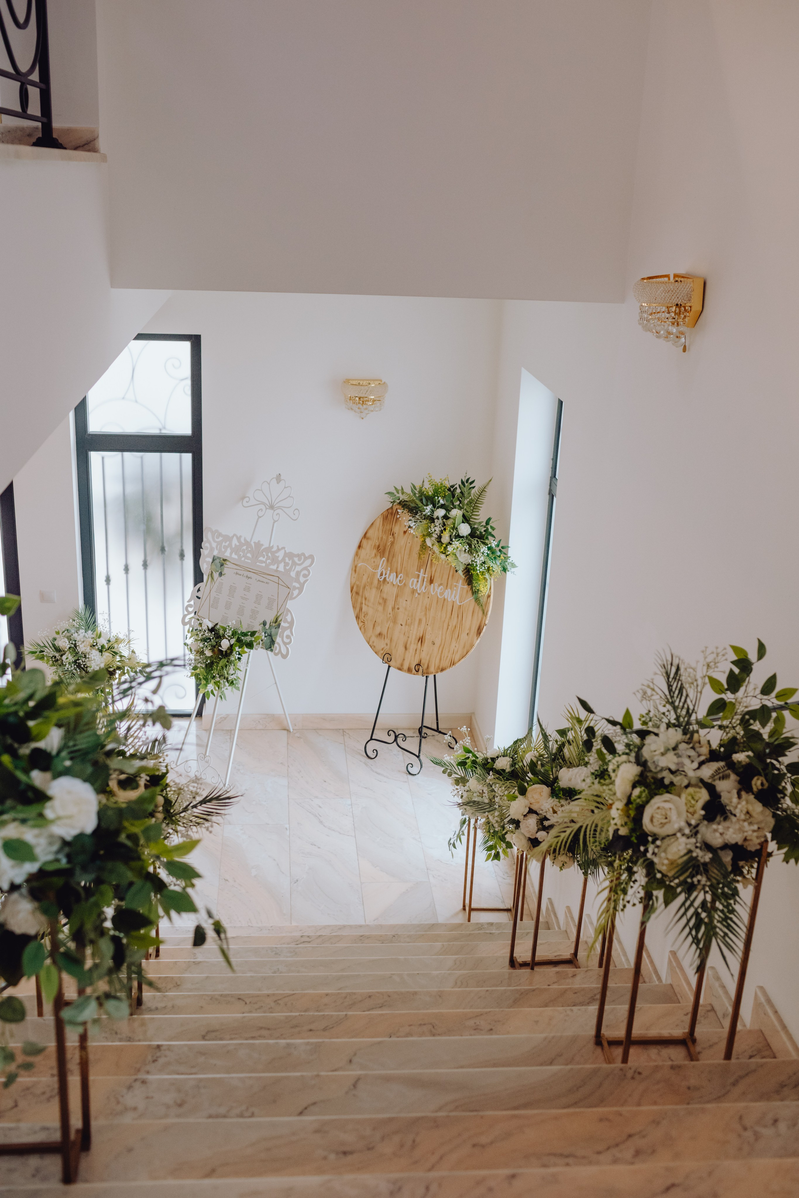 Adi & Angela. Wedding & couple photographer from Romania Rut Vetan