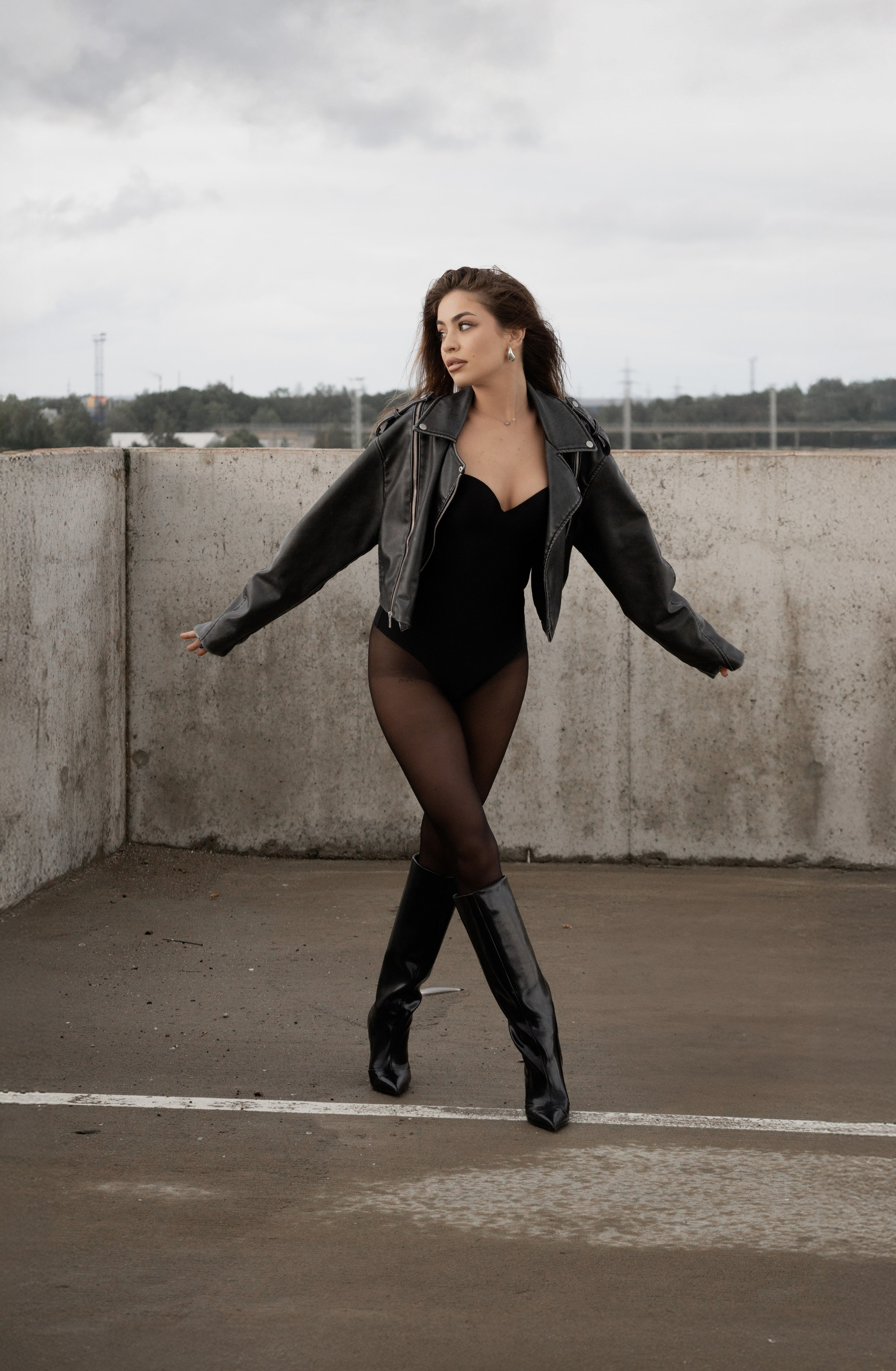 Съёмка на крыше | Городской стиль и свобода. Бренд & Женский фотограф в Таллинне / Фотограф Таллинн