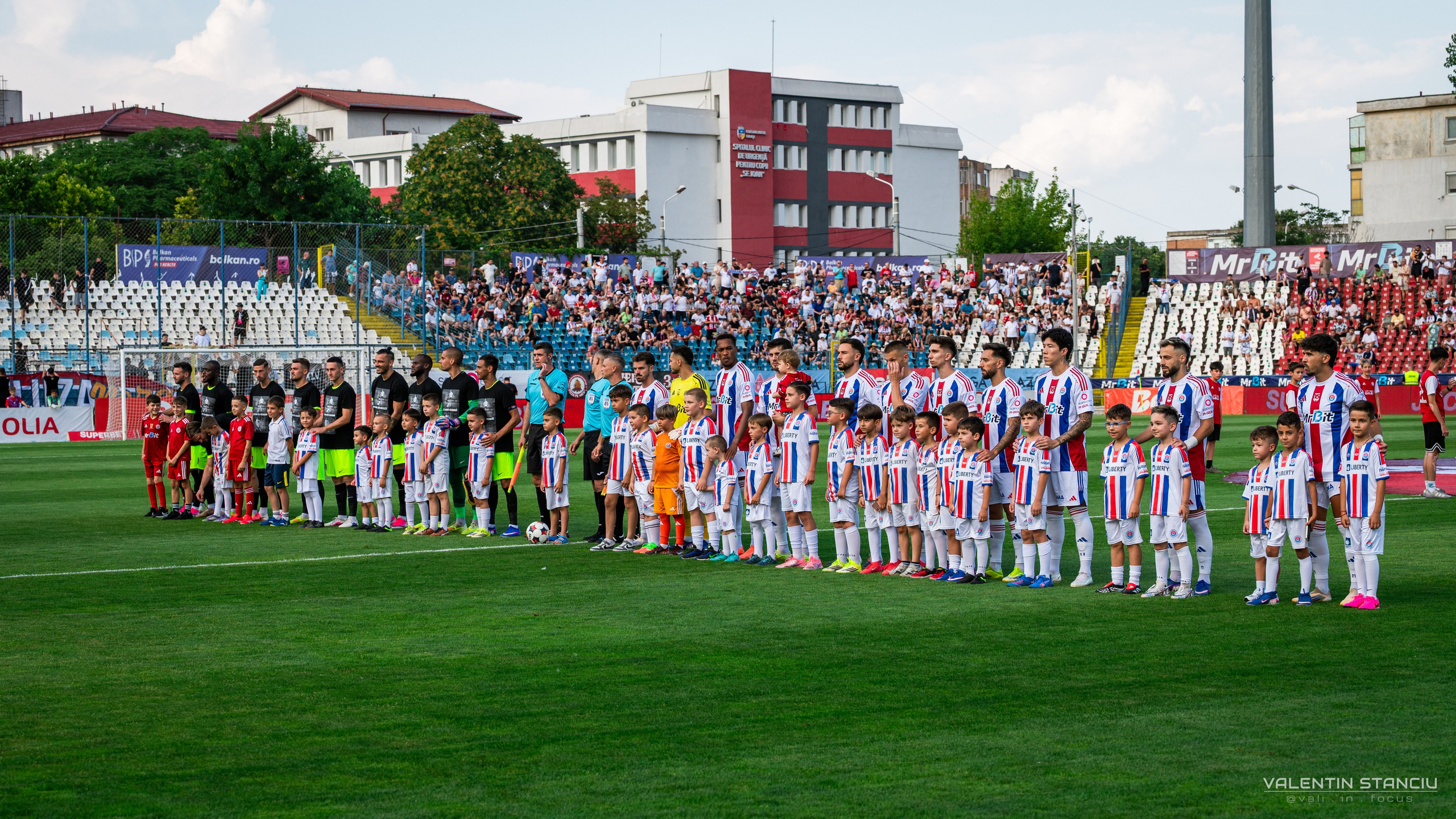 Otelul Galati — CFR Cluj. Fotograf de Sport, Portret, Produs, Corporate, Cultural și Evenimente în Galați | Valentin Stanciu