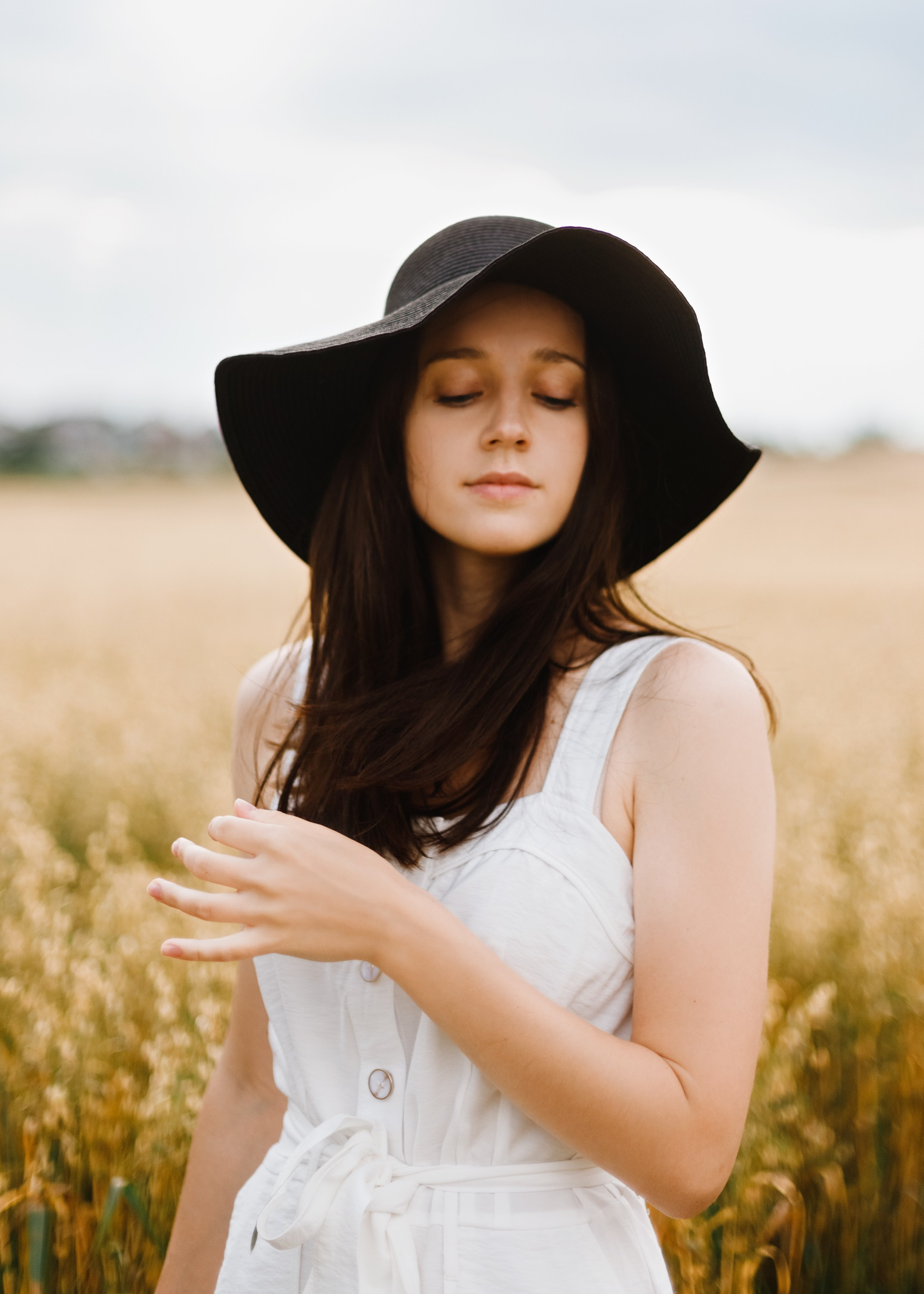 Katya | tenderness in the field. Kaja | fotograf psów we Wrocławiu