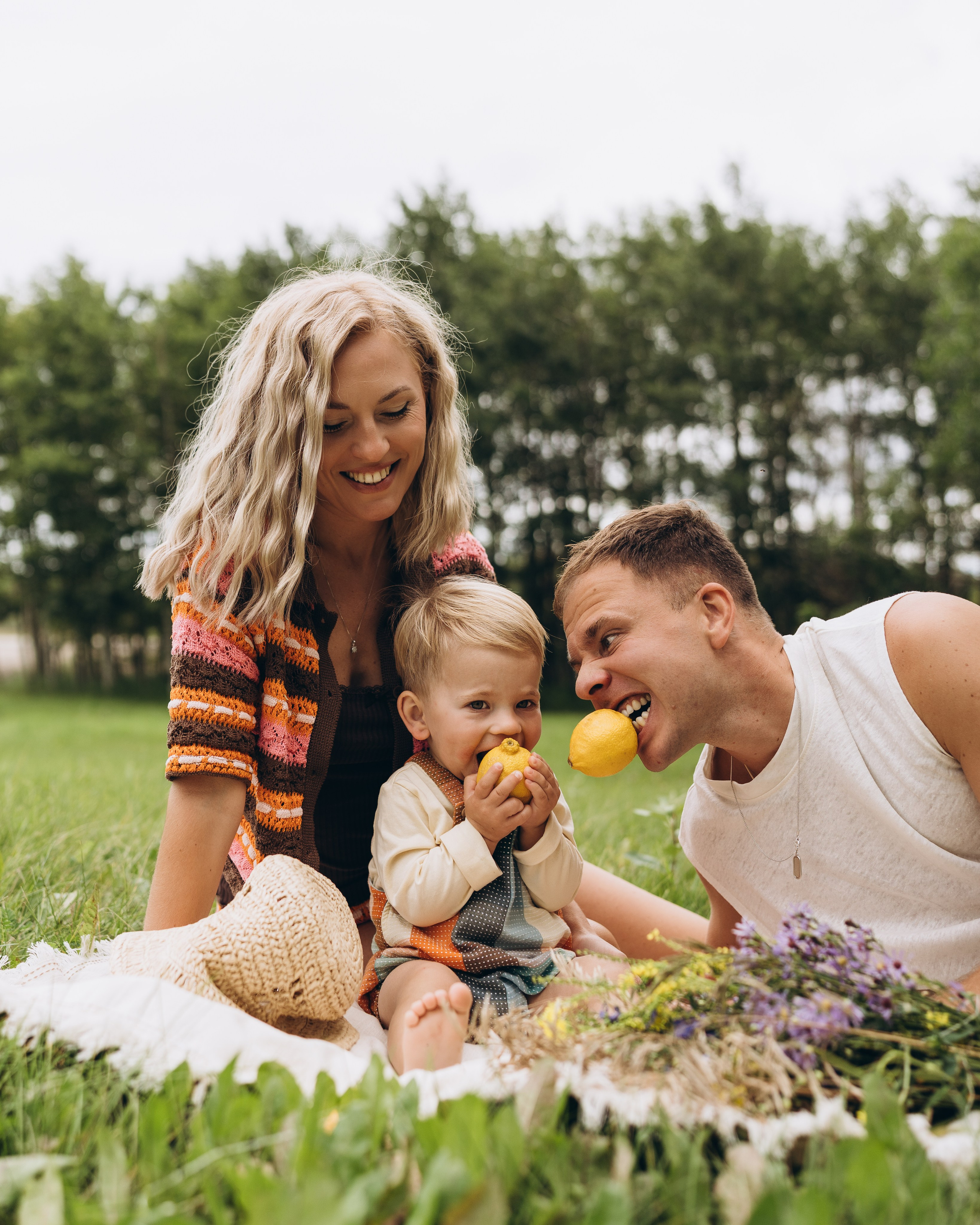 Roksolana & fam. Calgary Wedding & Lifestyle Photographer — Yevhen Polishchuk