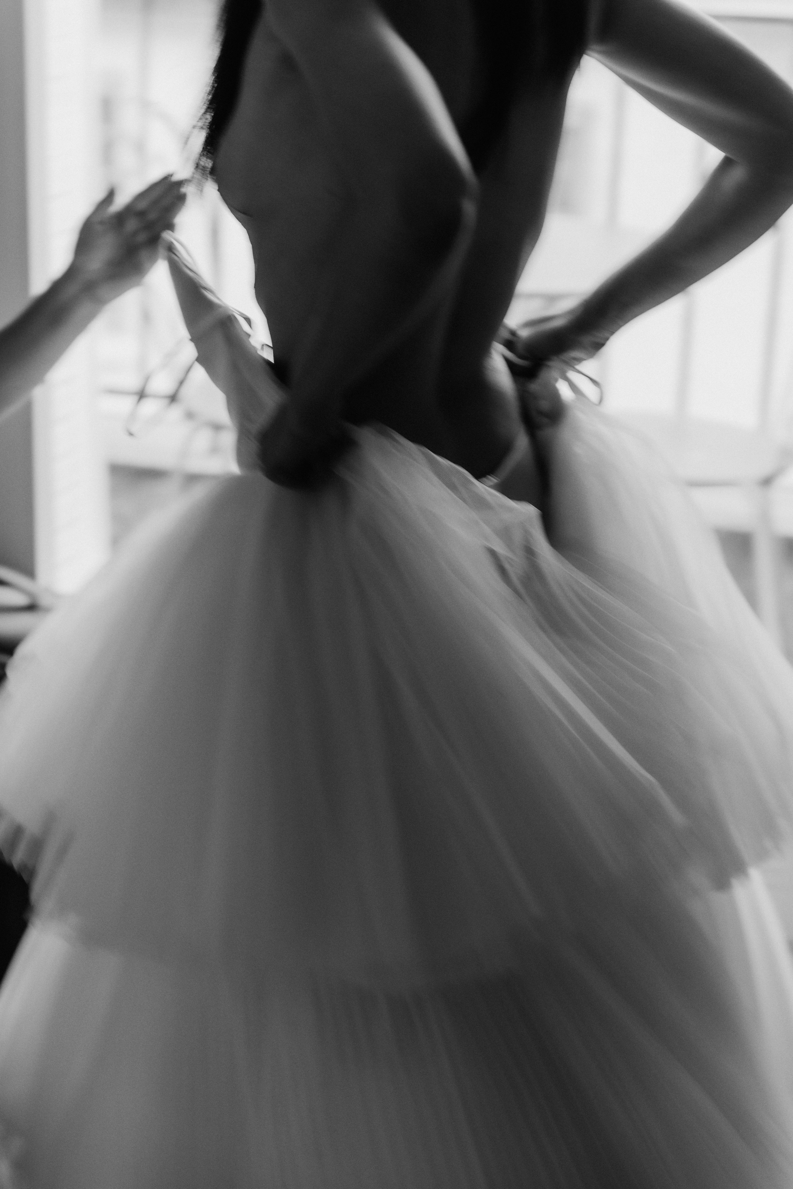 Suzi & Alex | Paris Wedding with a Vintage Car. Paris Wedding Photographer