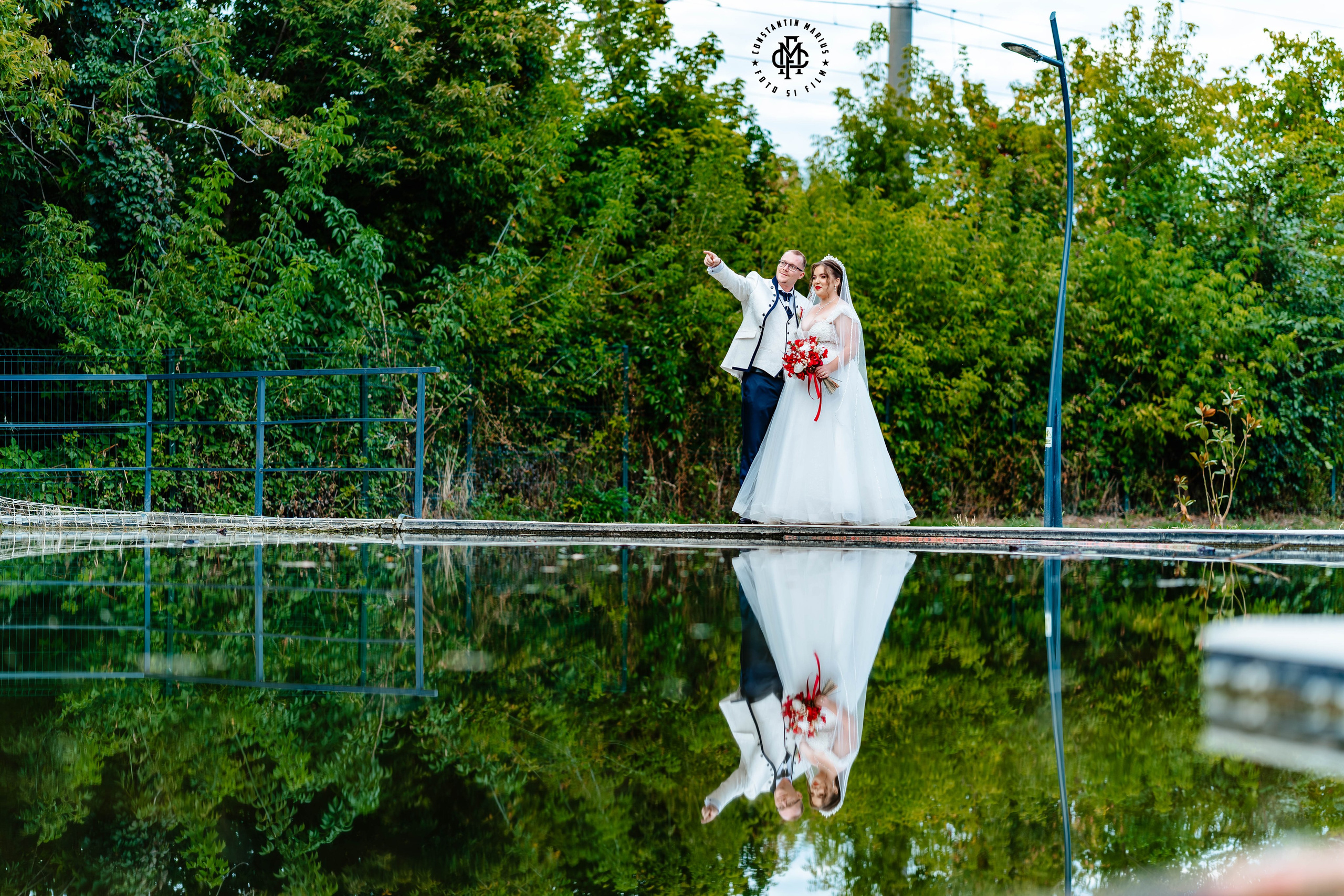 WEDDING PHOTOGRAPHY. DESPRE NOI