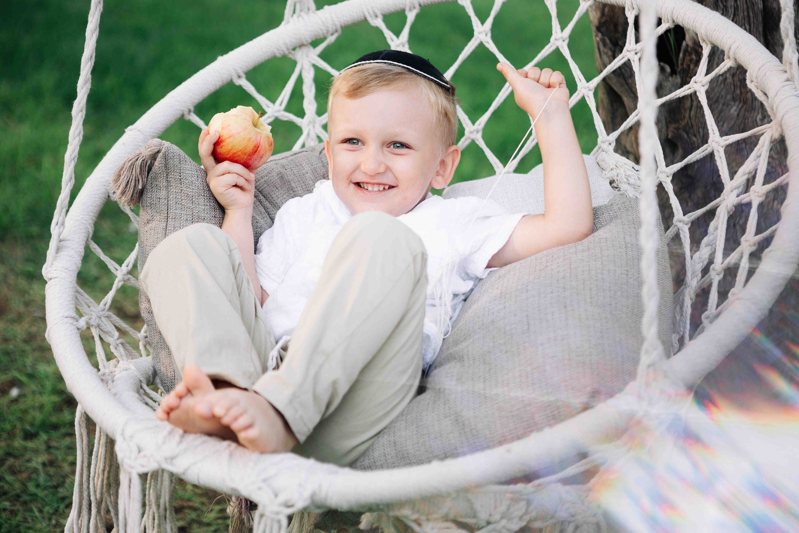 COZY PHOTO SESSION WITH A SWING. Https://shi-photo.com/