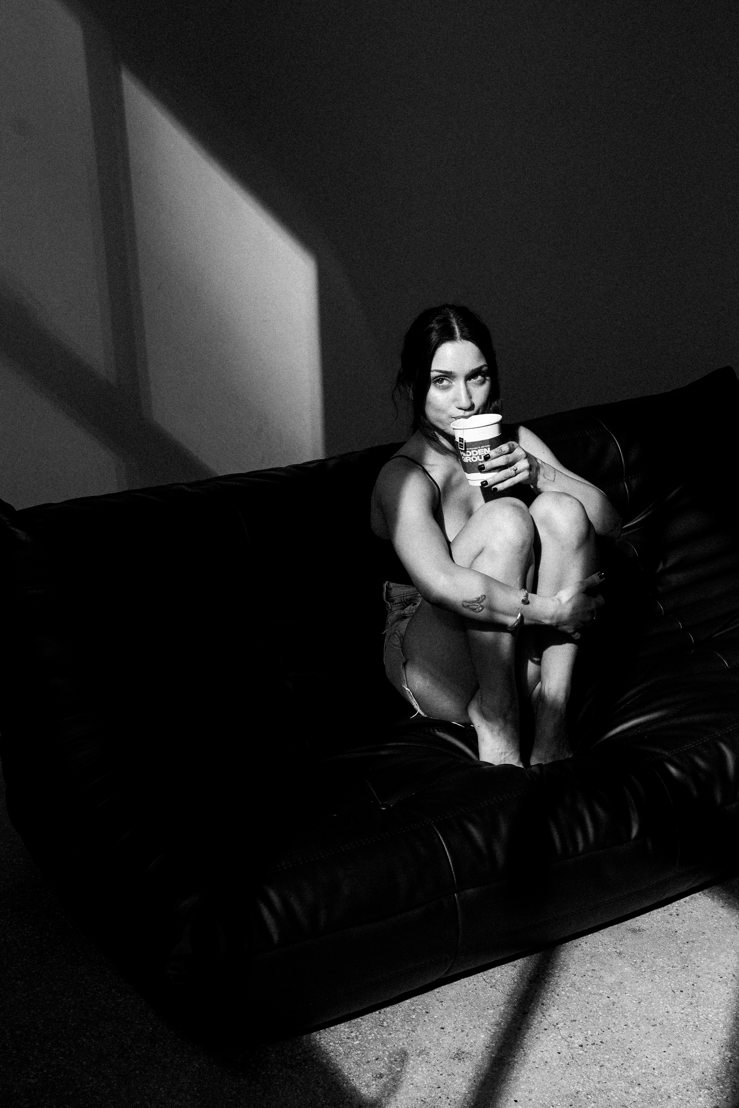 E. Rawnoir- Portrait photography by Daria Paliy.Timeless black&white portraits of women in NYC area