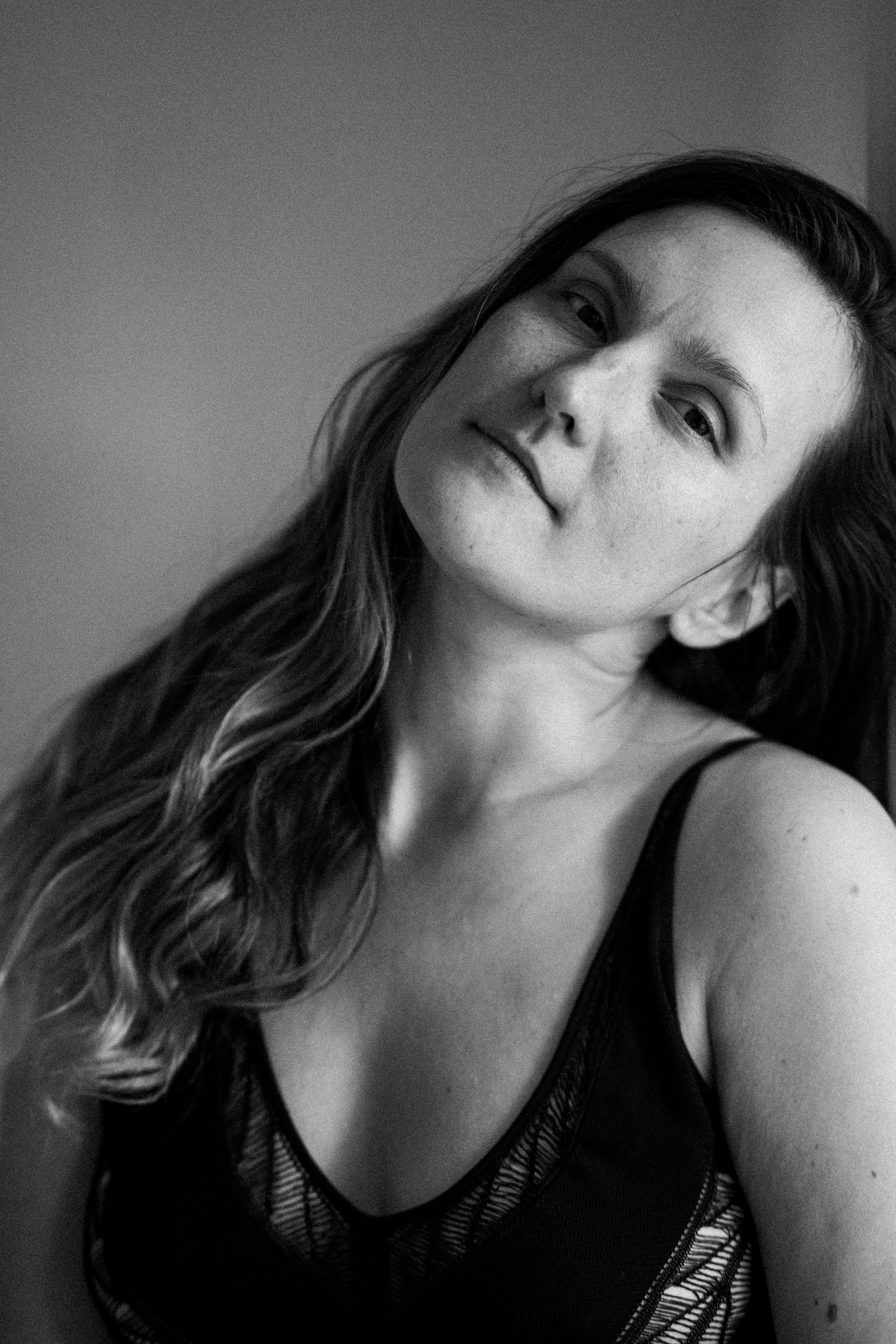 L. Rawnoir- Portrait photography by Daria Paliy.Timeless black&white portraits of women in NYC area