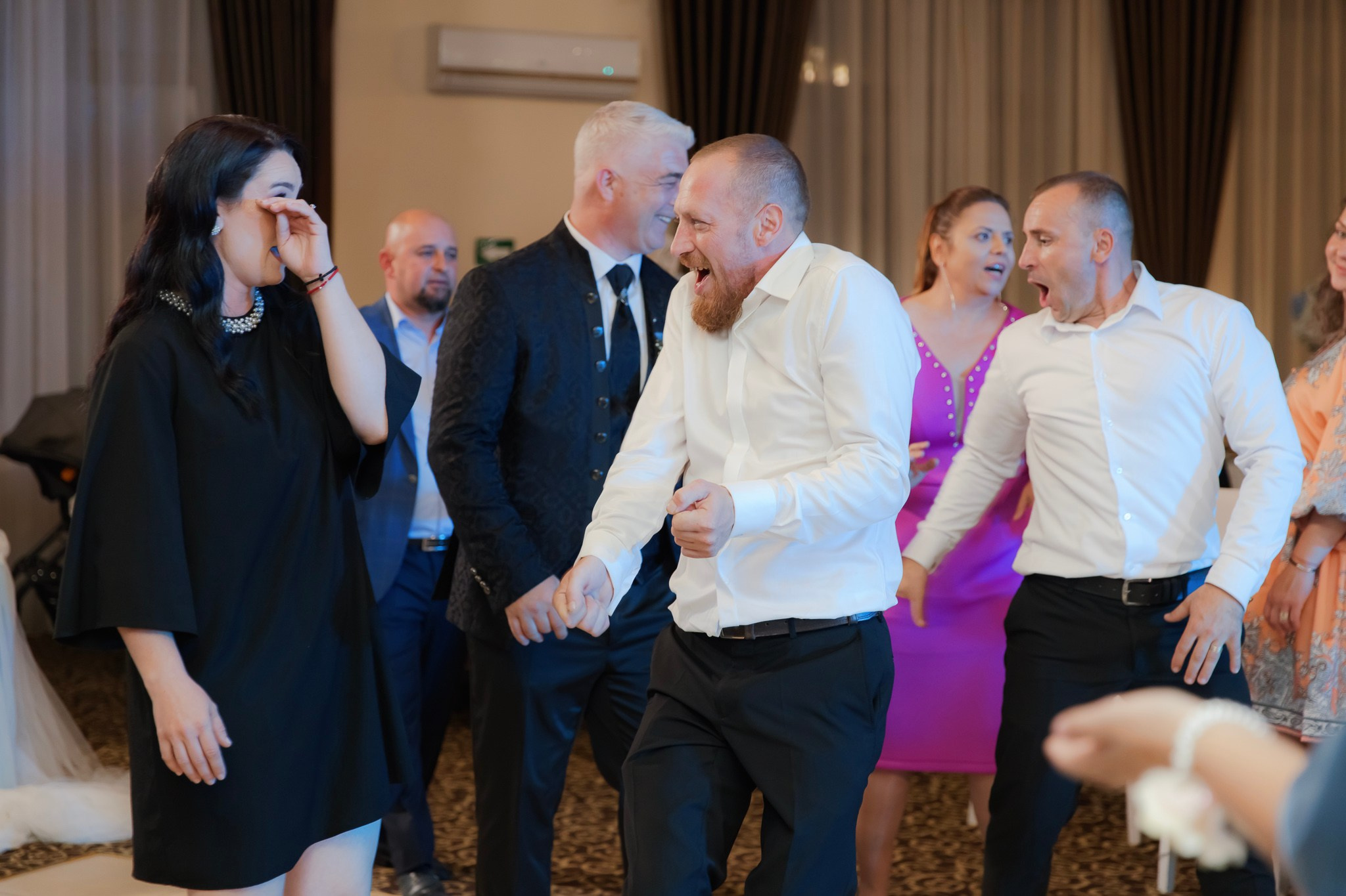 Mihai & Oana. Servicii foto-video profesionale, pentru momente de neuitat