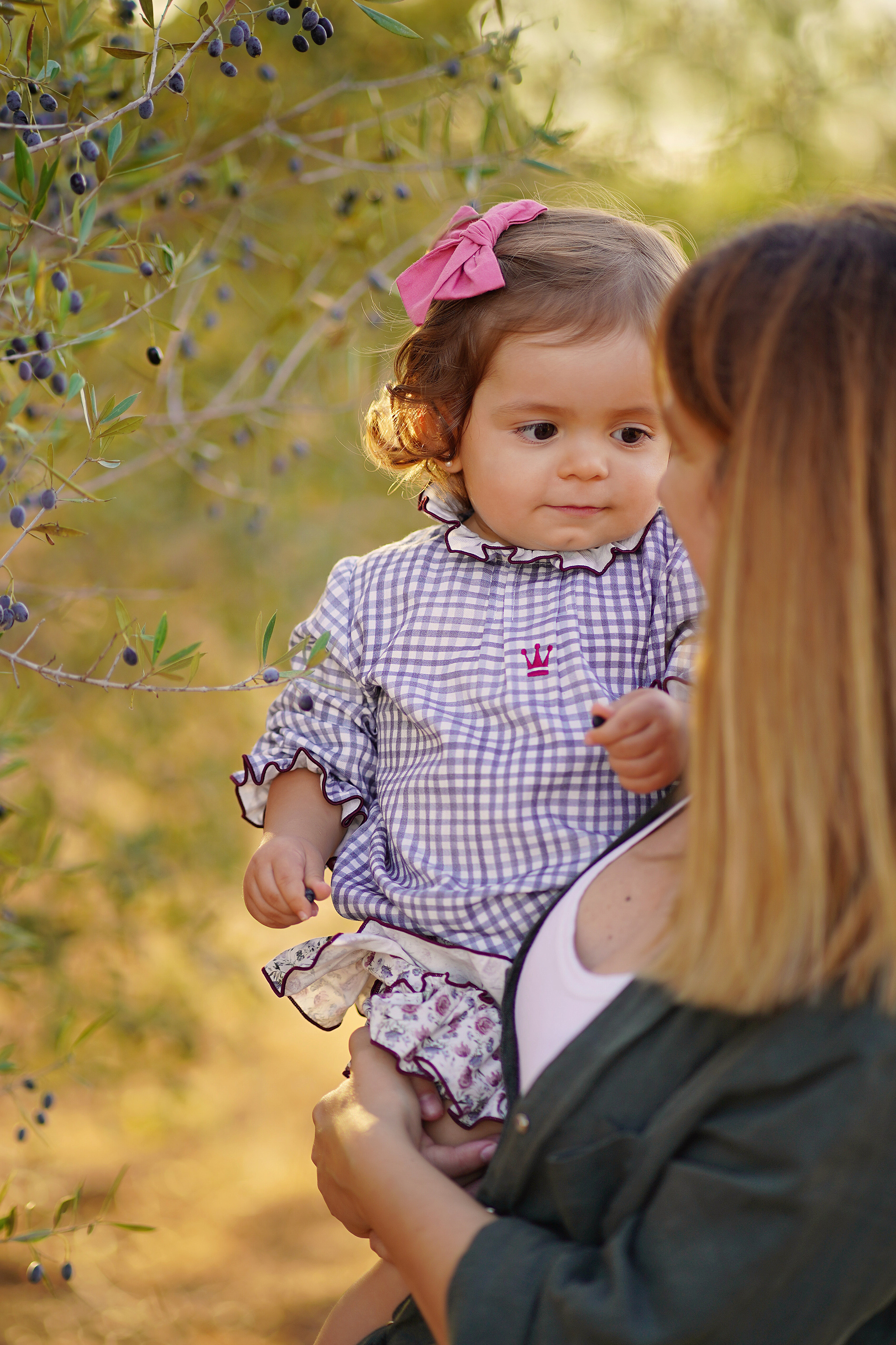 Lola bautizo para album. Fotógrafo de bodas y familias en España, Málaga, Marbella