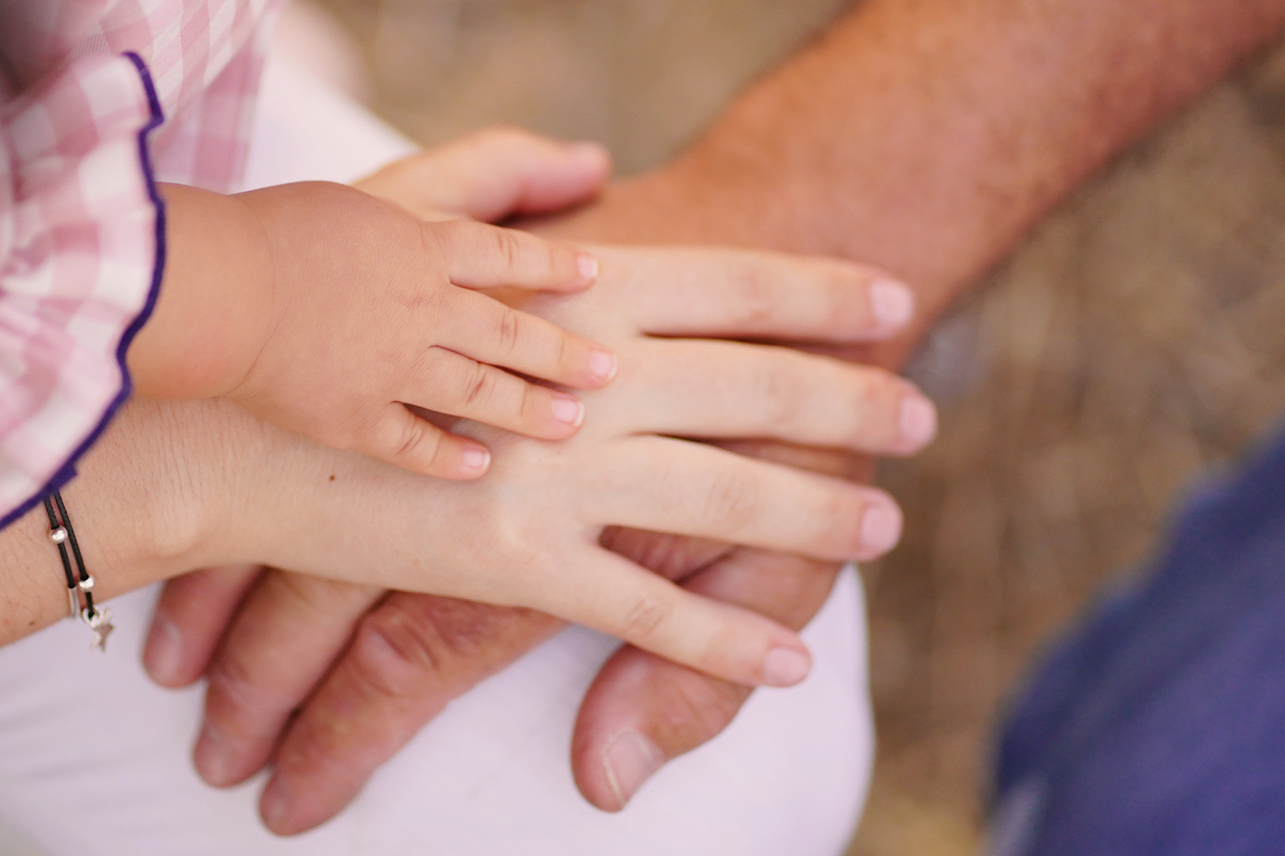 Lola bautizo para album. Fotógrafo de bodas y familias en España, Málaga, Marbella