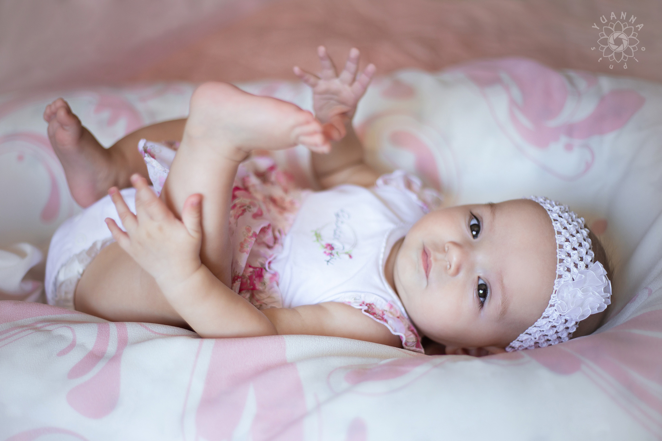 Newborn. YuAnna studio. Family & Kids Photographer in Seattle area, located in