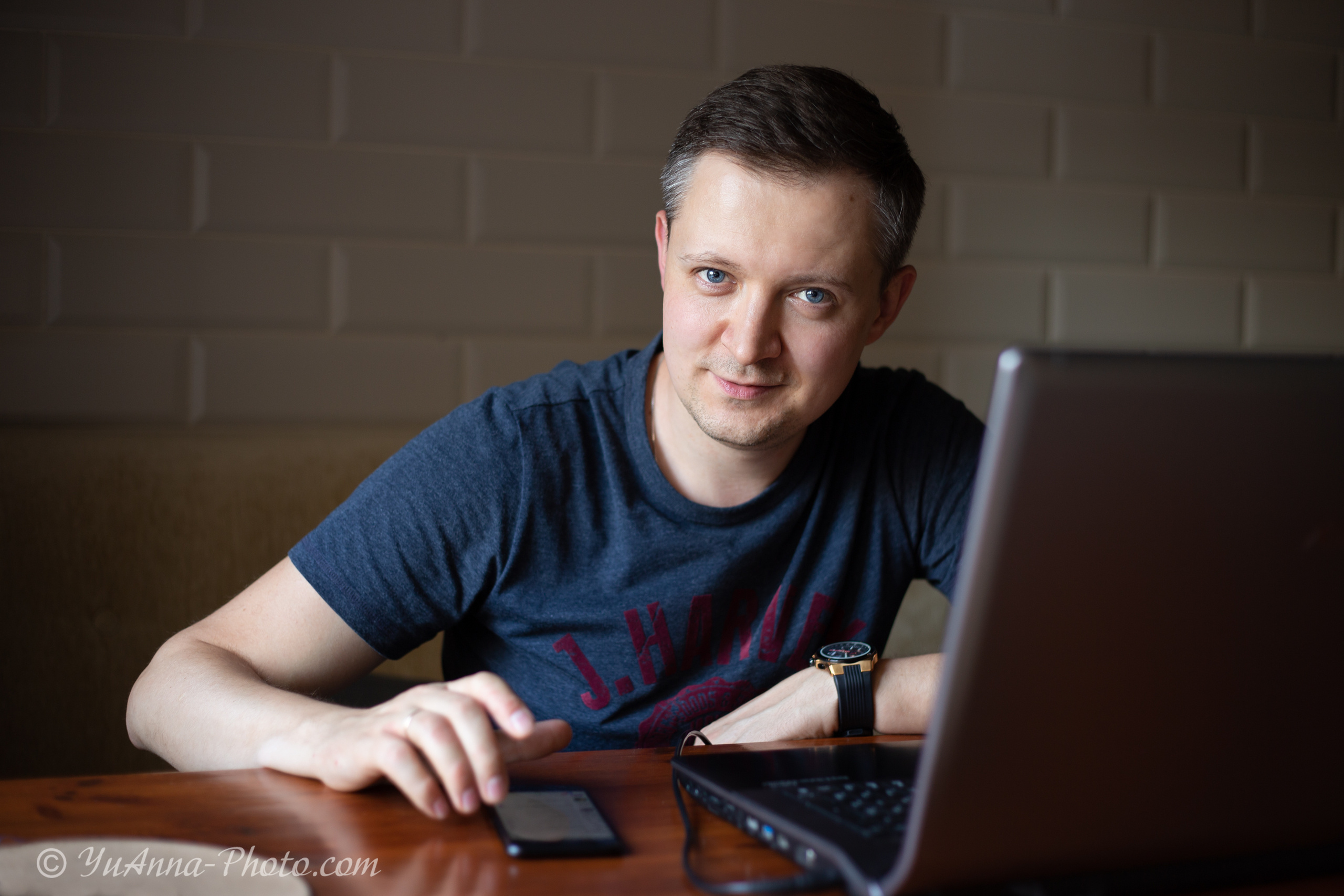 Architect. YuAnna studio. Family & Kids Photographer in Seattle area, located in