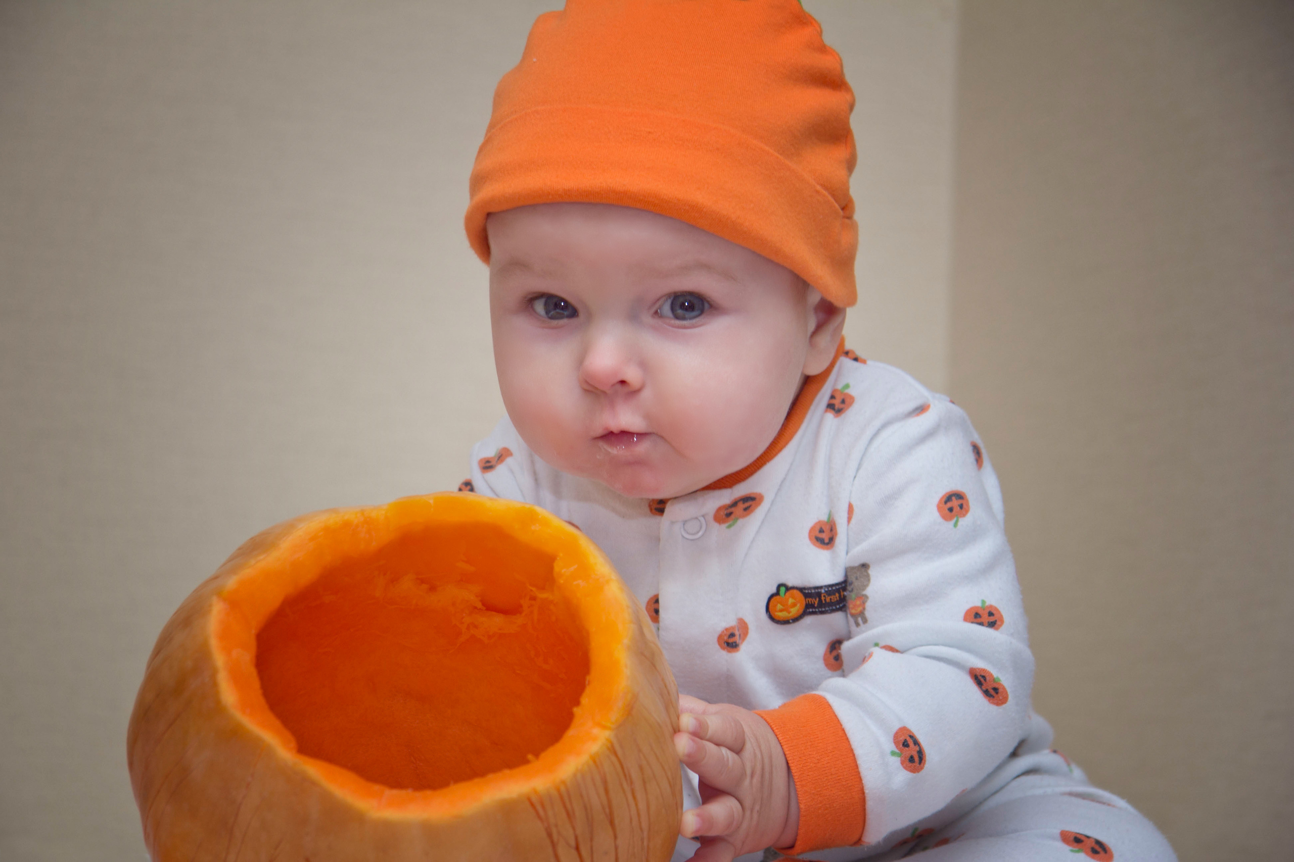 Newborn. YuAnna studio. Family & Kids Photographer in Seattle area, located in