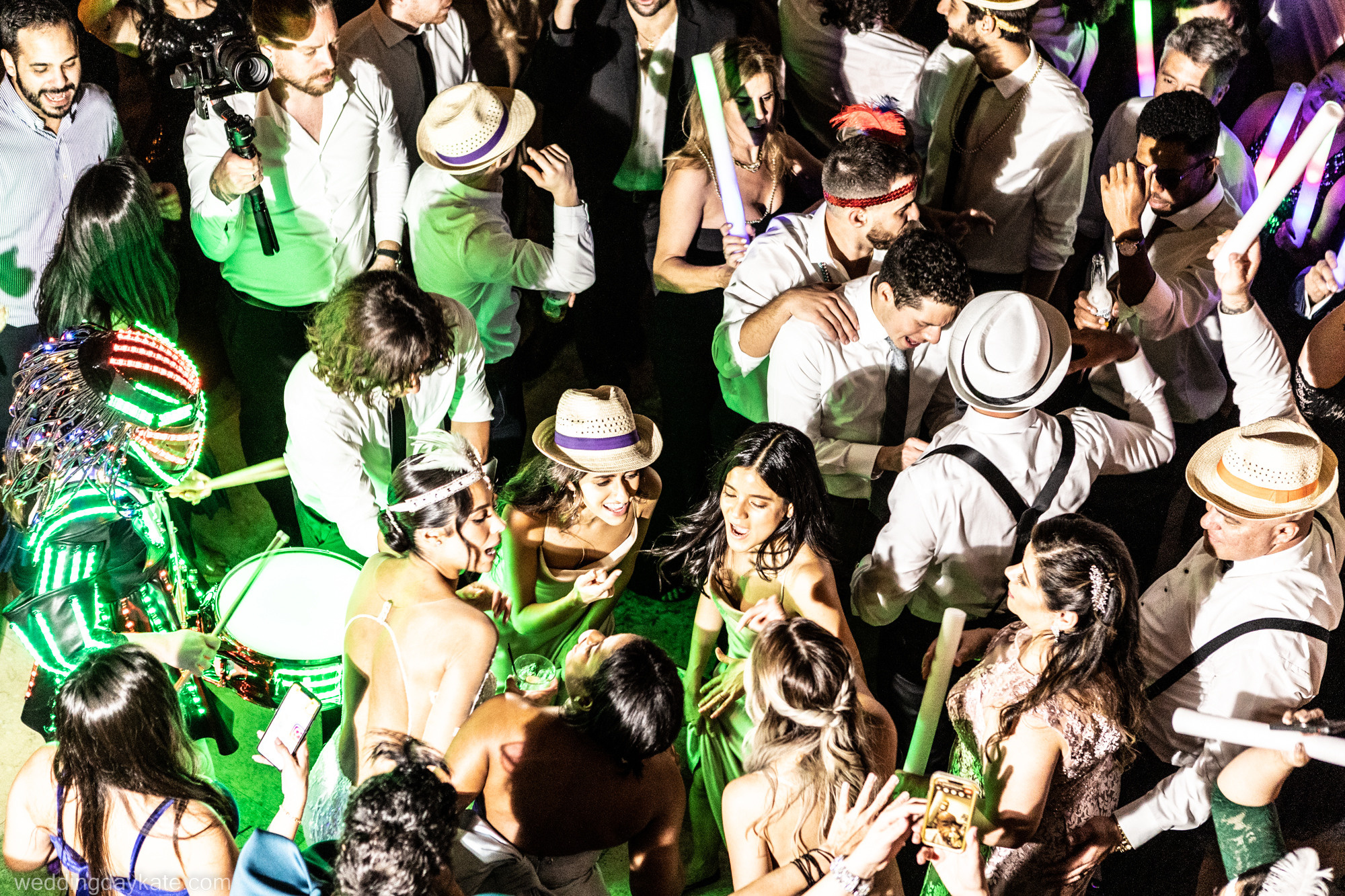 Gorgeous wedding in Addison. My name is Kate and I am family and wedding photographer