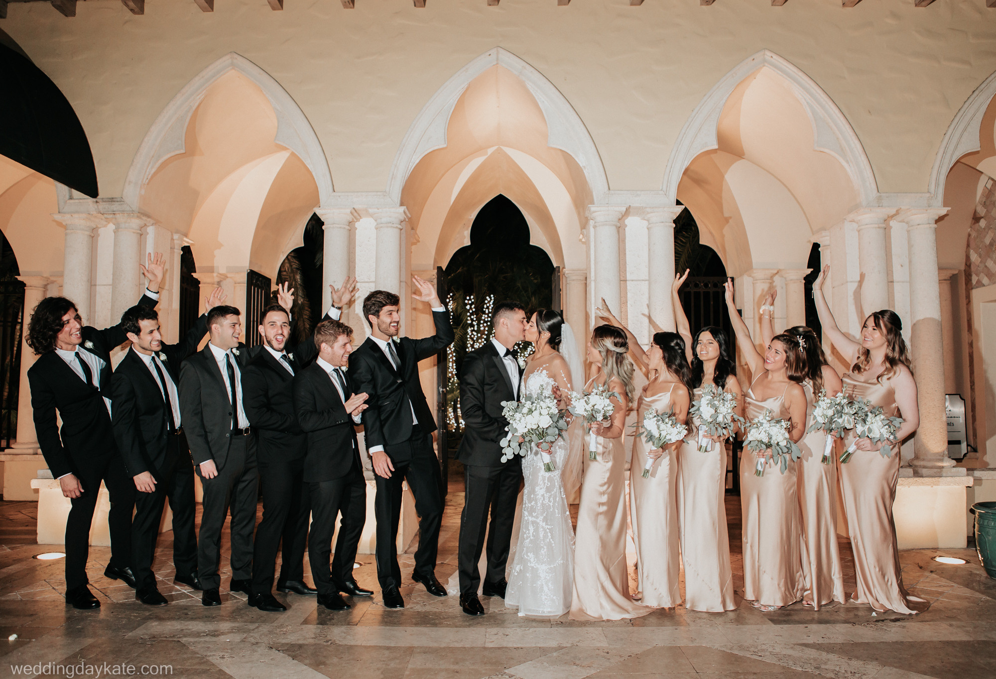 Gorgeous wedding in Addison. My name is Kate and I am family and wedding photographer