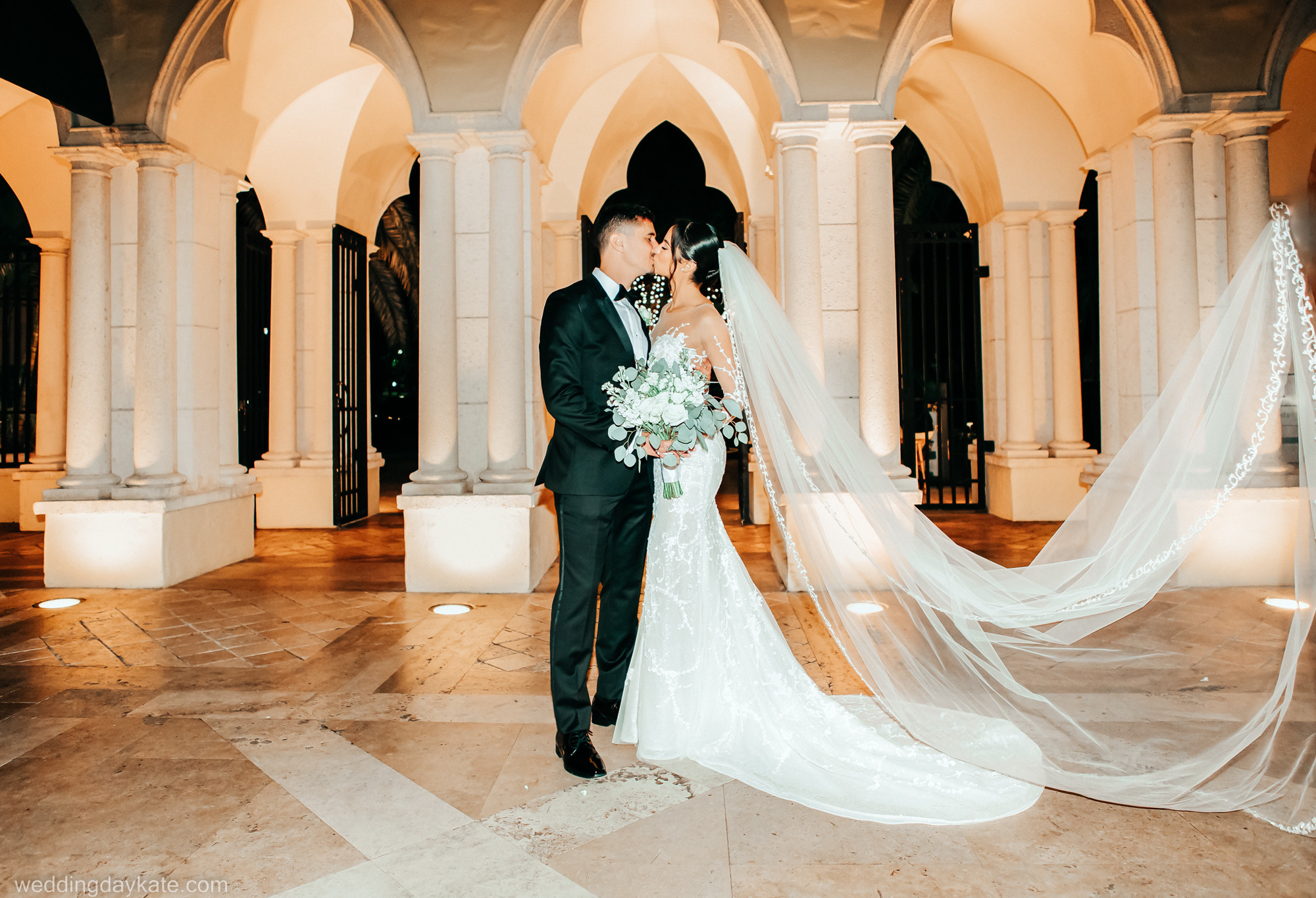 Gorgeous wedding in Addison. My name is Kate and I am family and wedding photographer