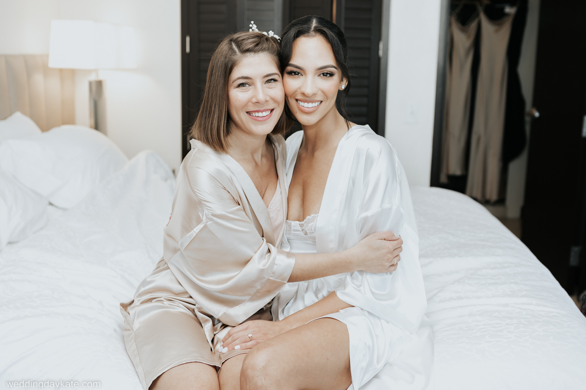 Gorgeous wedding in Addison. My name is Kate and I am family and wedding photographer