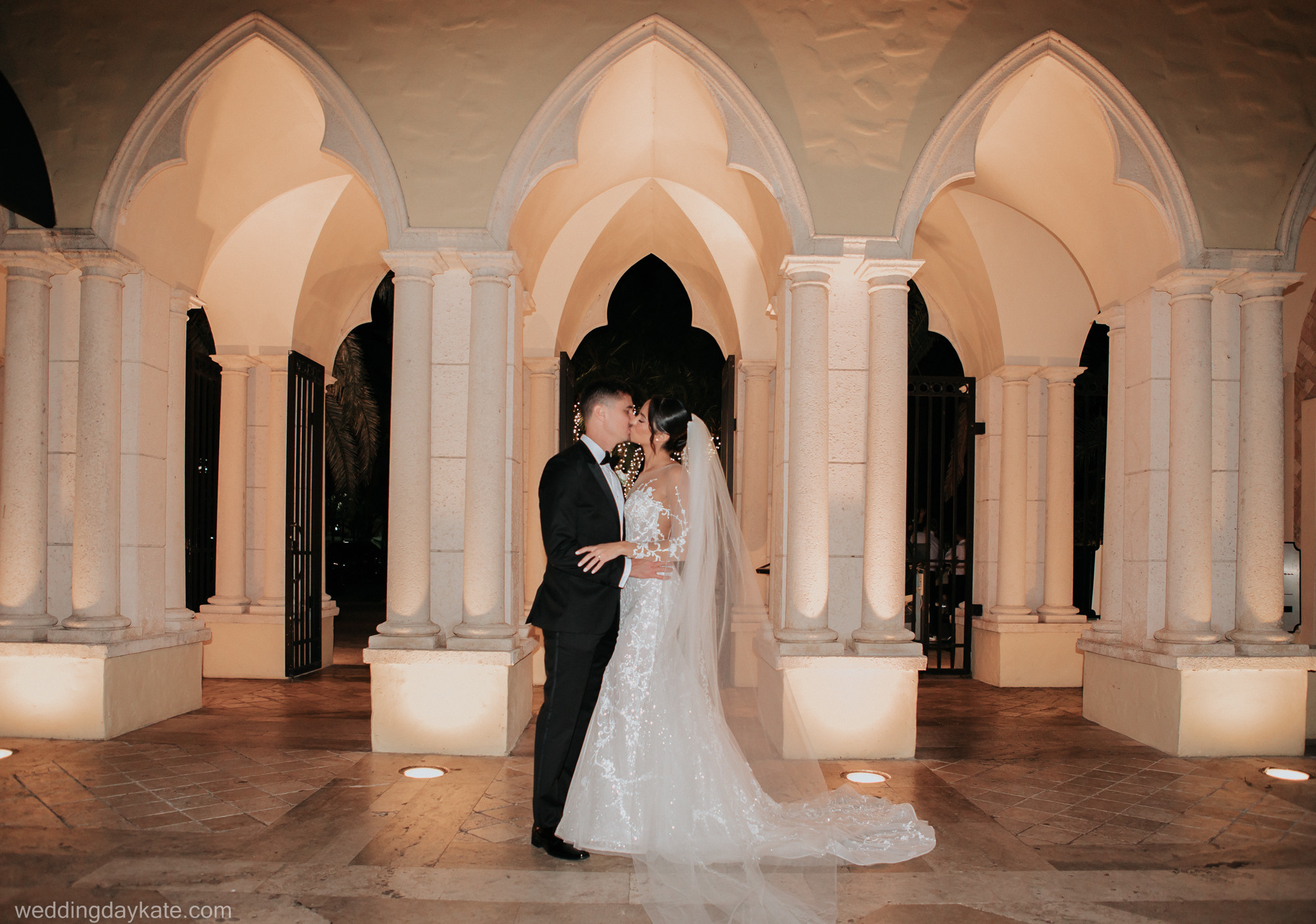 Gorgeous wedding in Addison. My name is Kate and I am family and wedding photographer