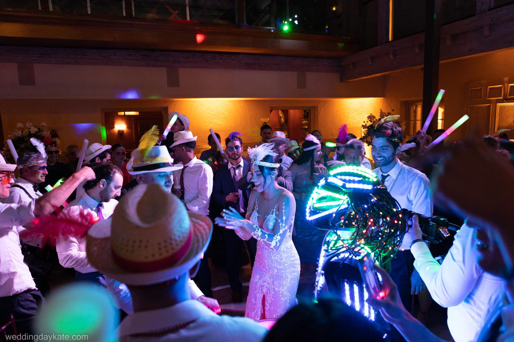 Gorgeous wedding in Addison. My name is Kate and I am family and wedding photographer