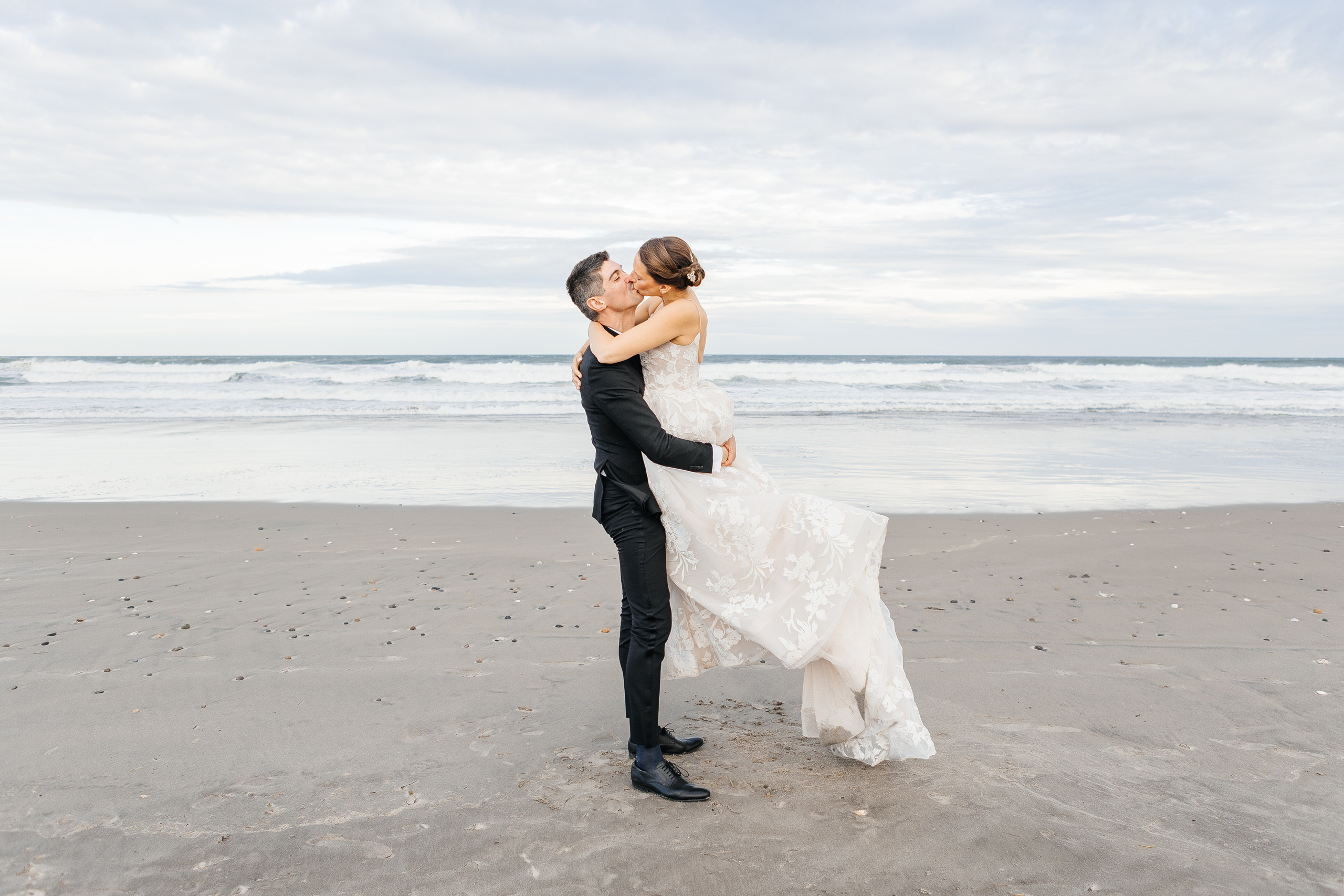 Wedding in Boston. My name is Kate and I am family and wedding photographer