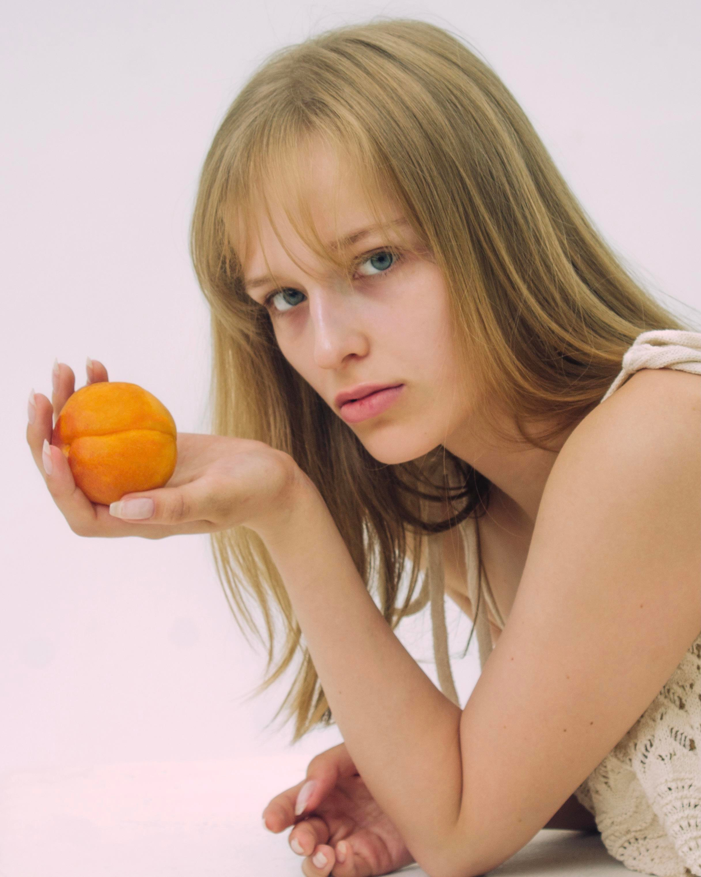 Content Fruit Bazar. Stylist