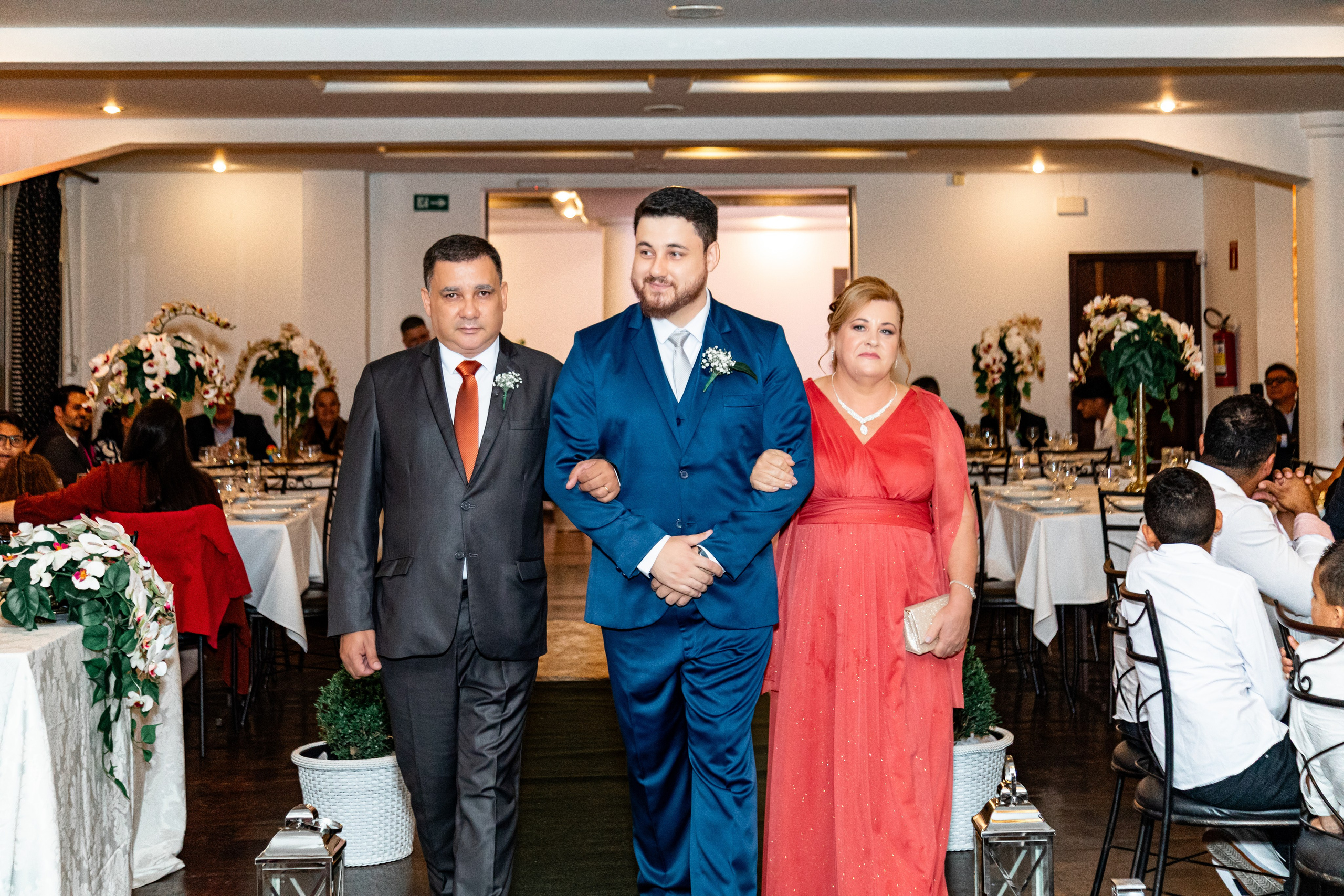 A entrada do noivo, registrada pelo fotógrafo luiz zanon em curitiba