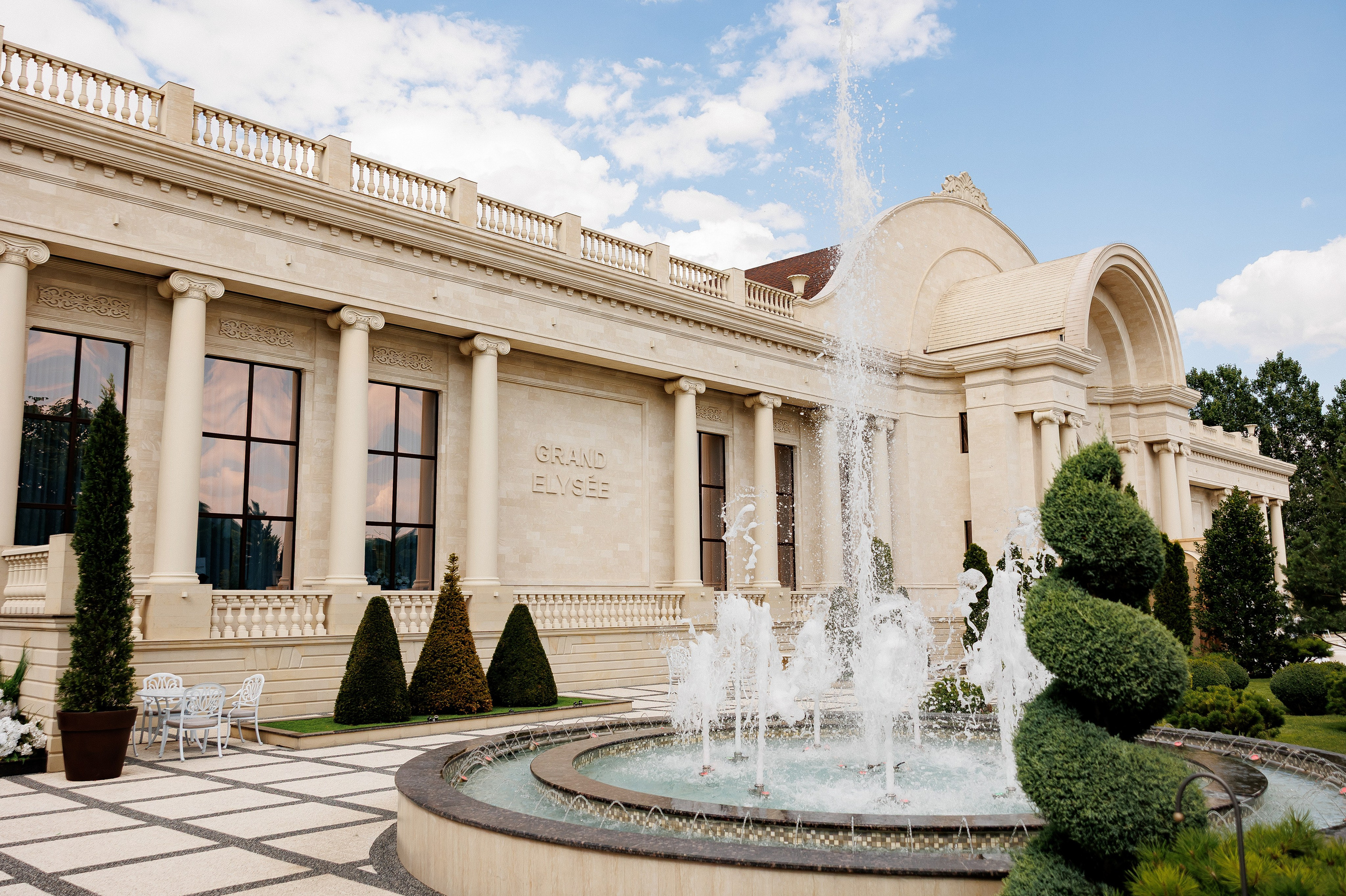 Eugen & Livia — Grand Elysee — Wedding Day. Servicii Foto și Video 067188353