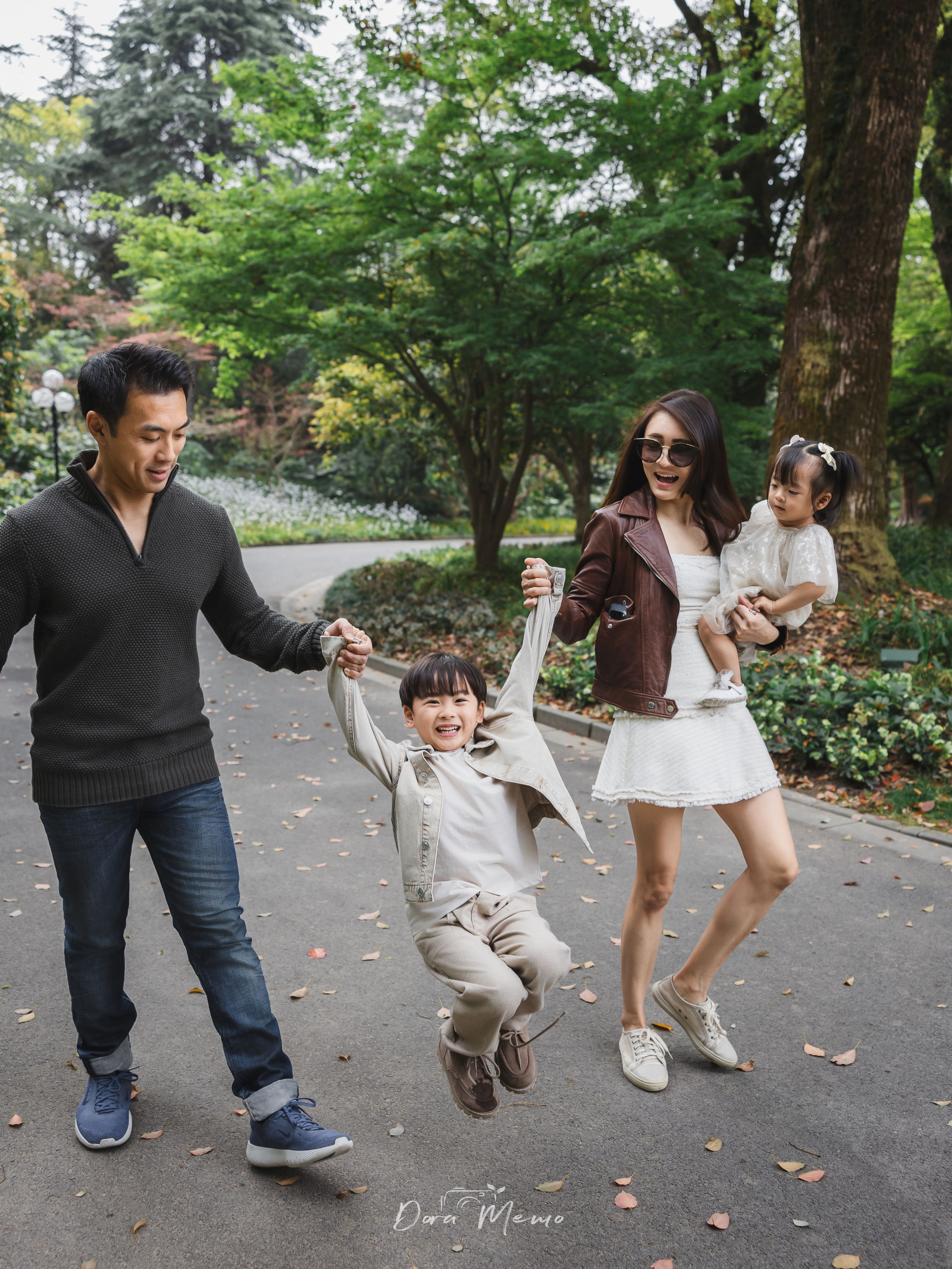 Family photograph in Shanghai. Shanghai Family Photographer Dora